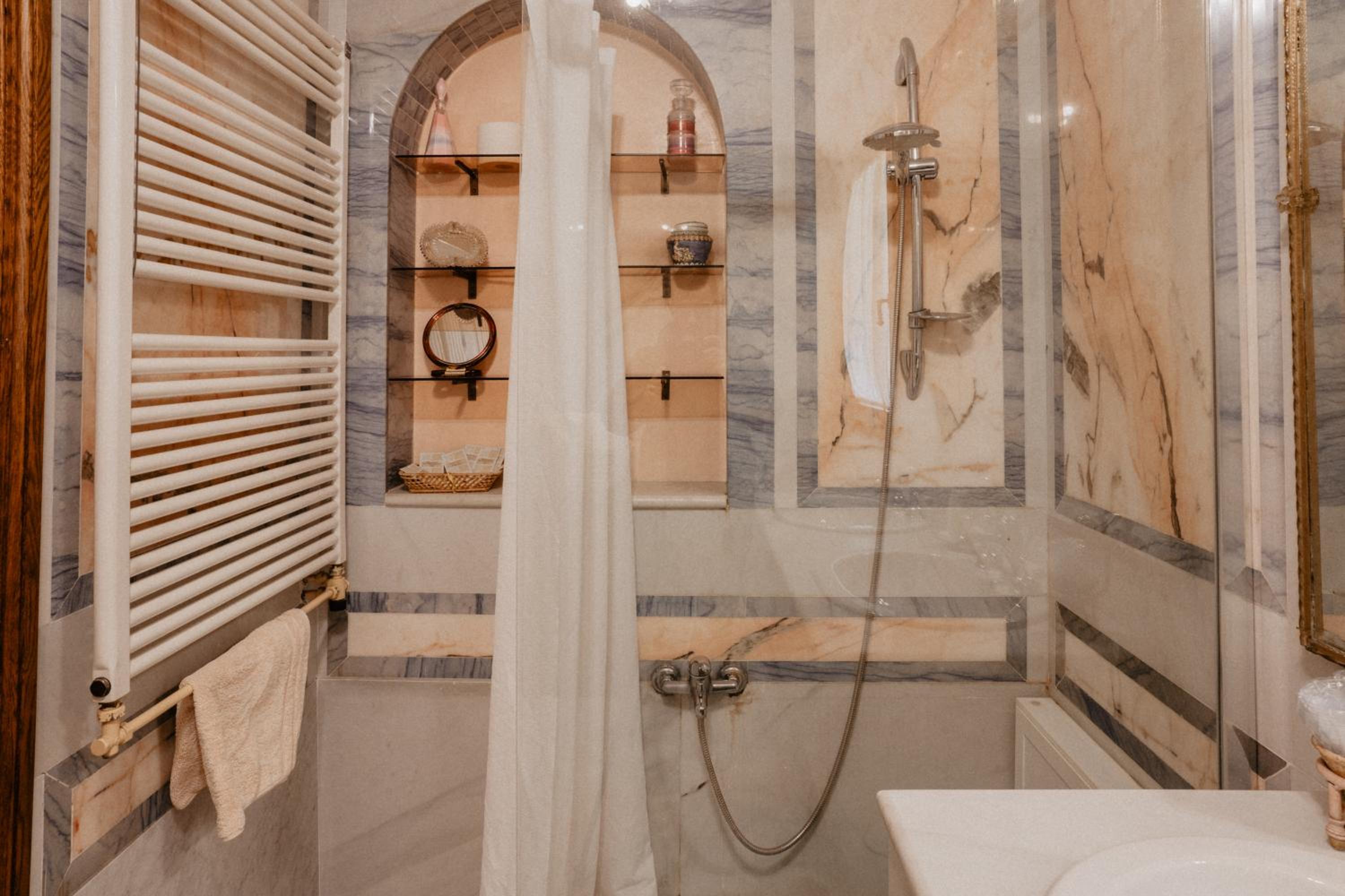 Suite with Terrace - Photo 7