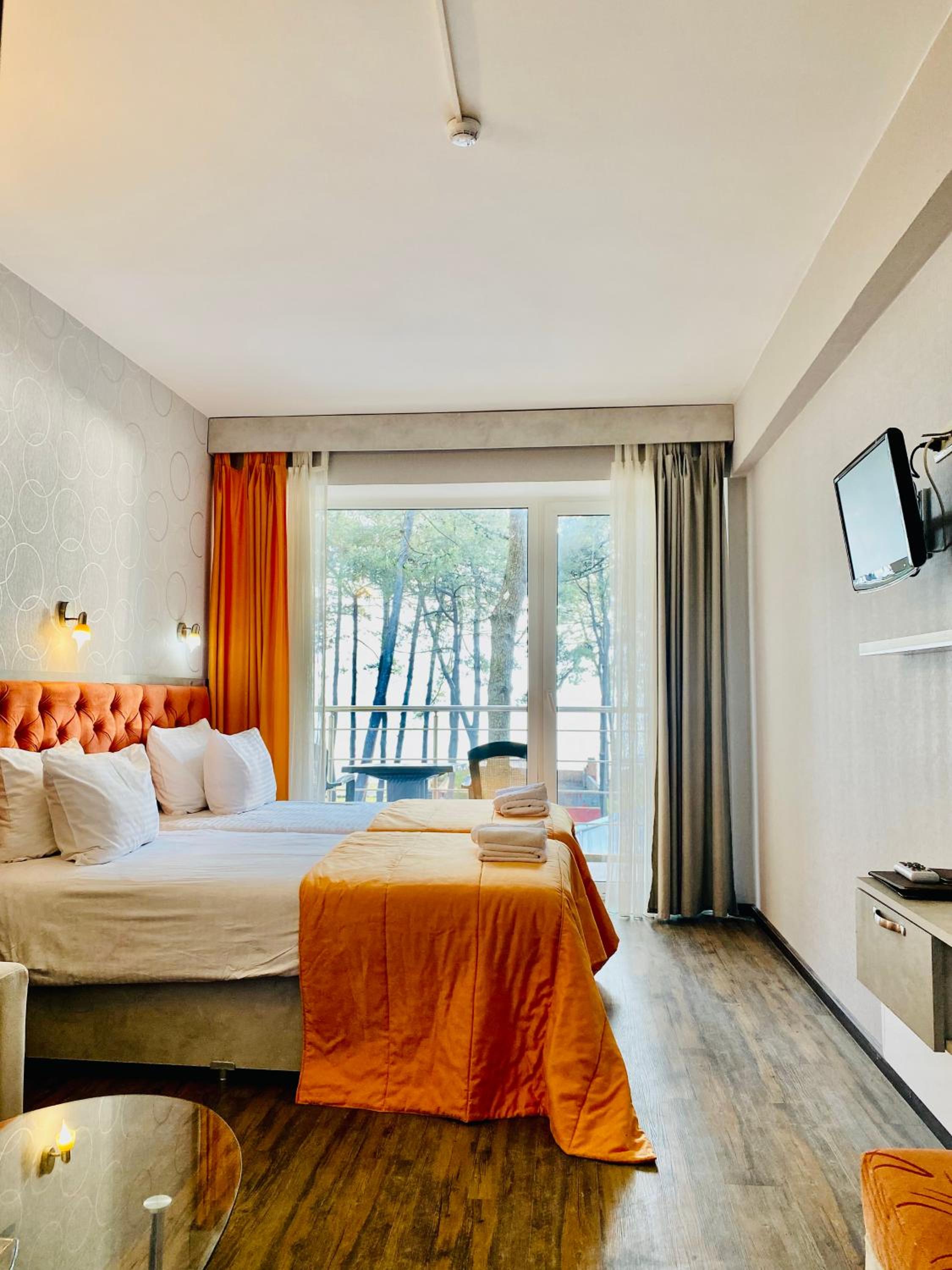 Junior Suite with Twin Beds - Photo 1