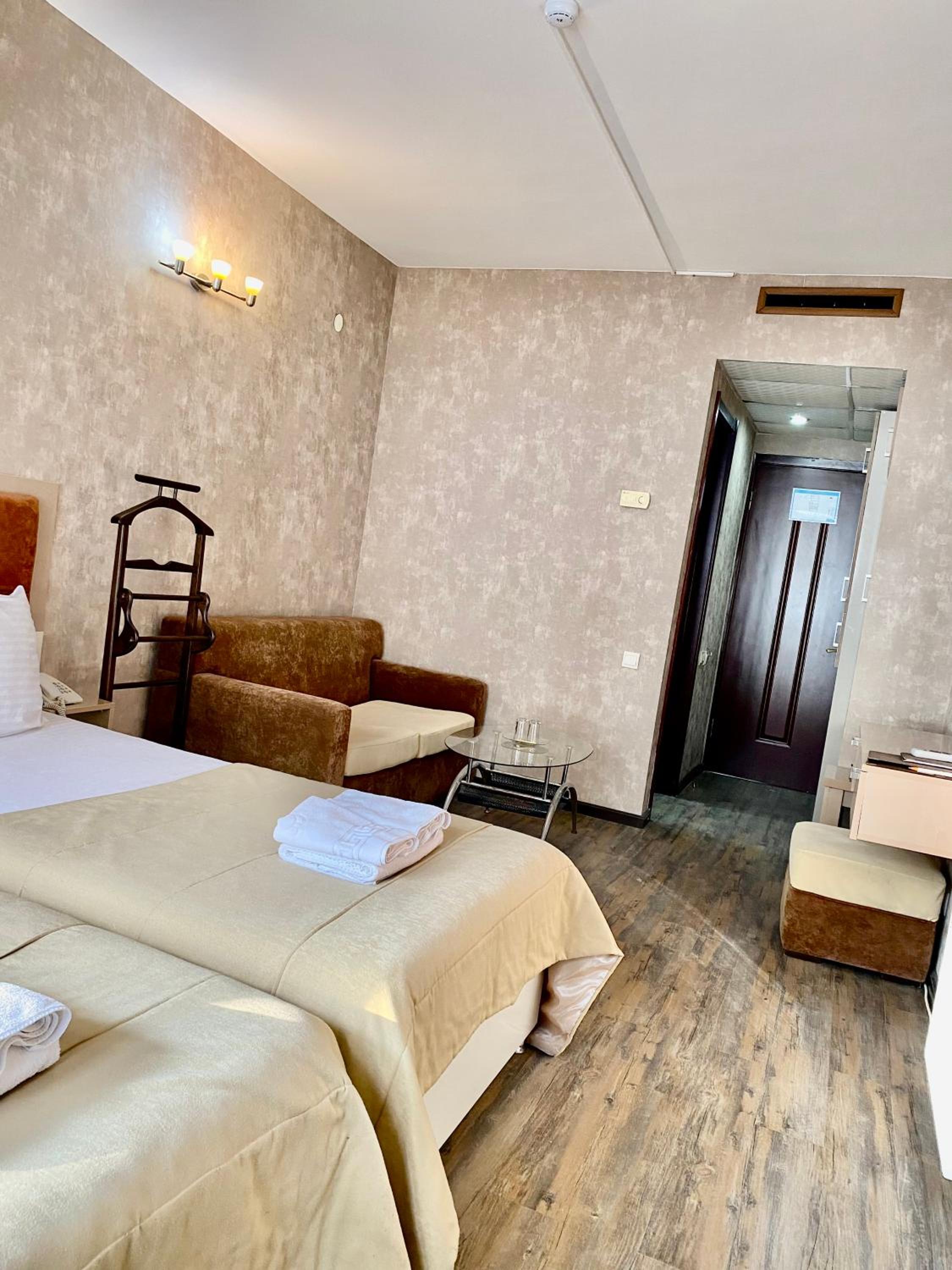 Junior Suite with Twin Beds - Photo 2