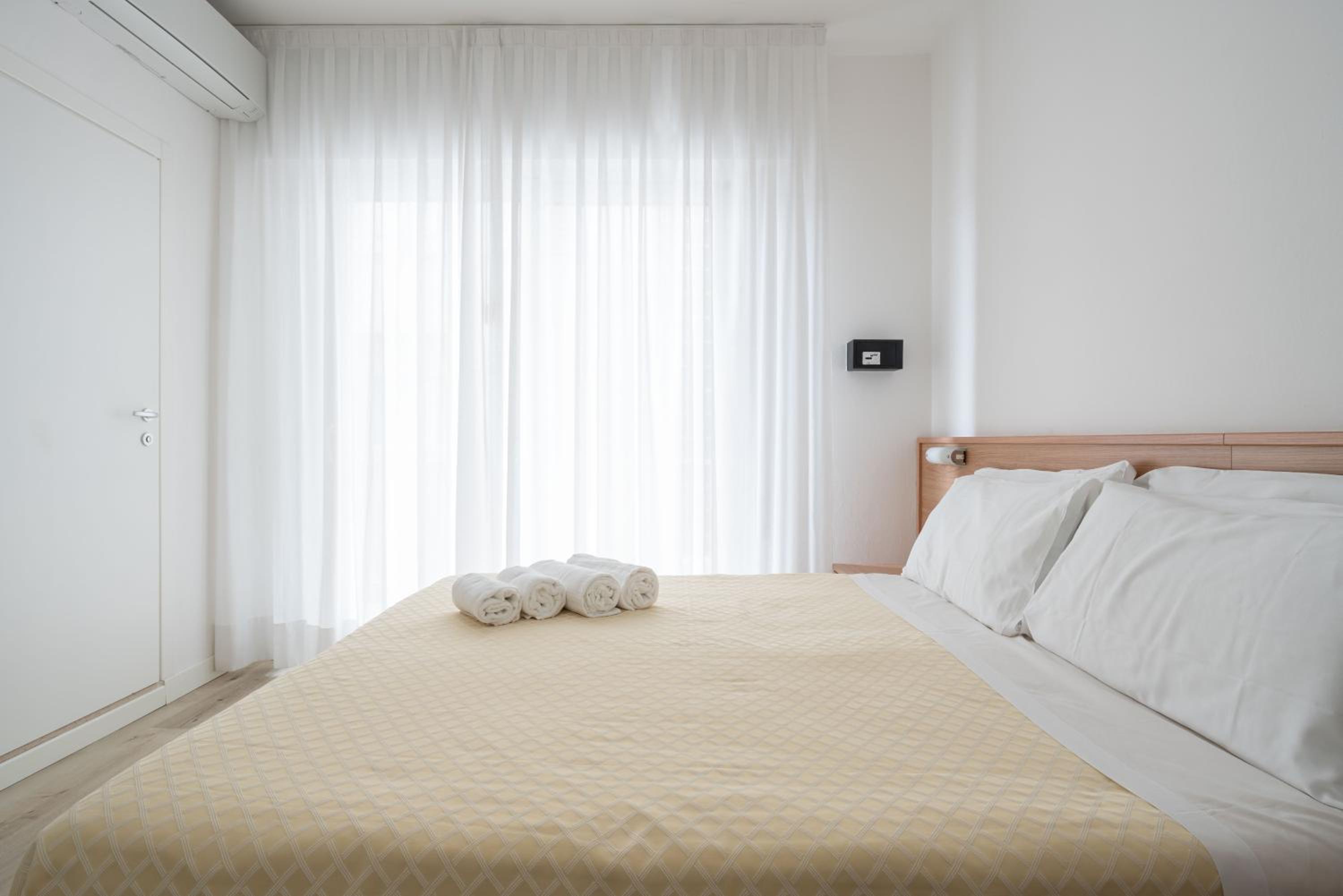 Standard Room with Side Sea View - Photo 1