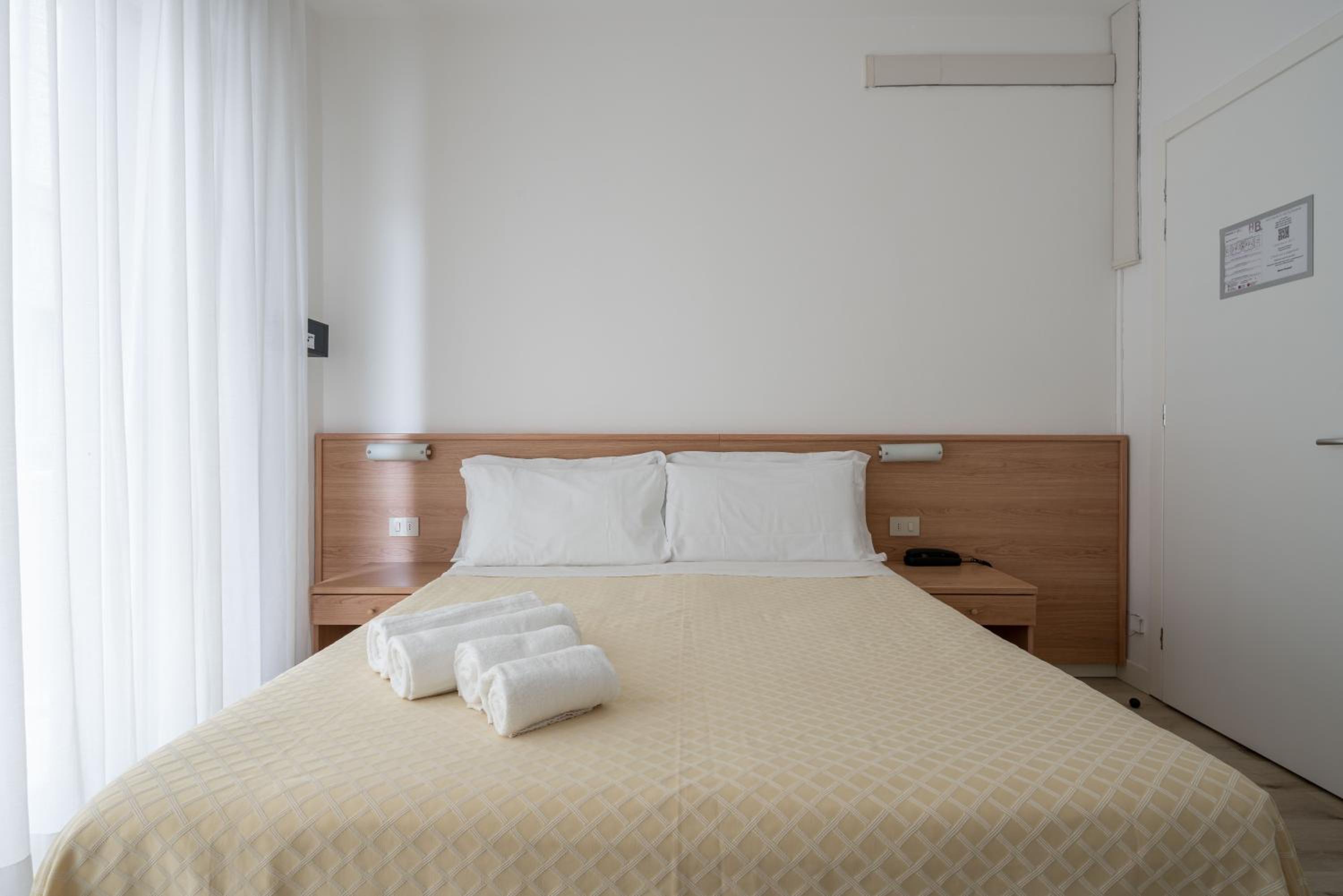 Standard Room with Side Sea View - Photo 14