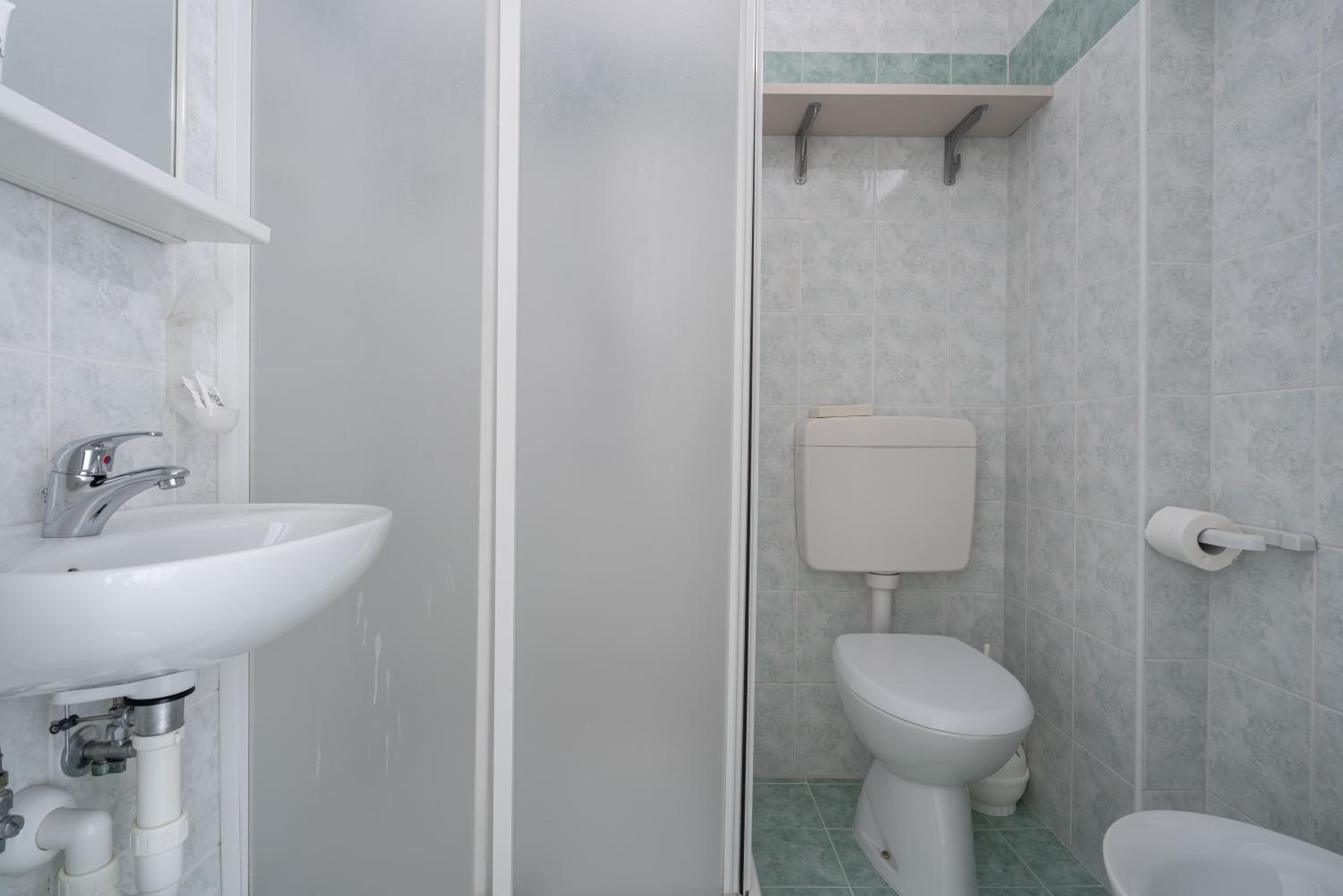 Standard Room with Side Sea View - Photo 9