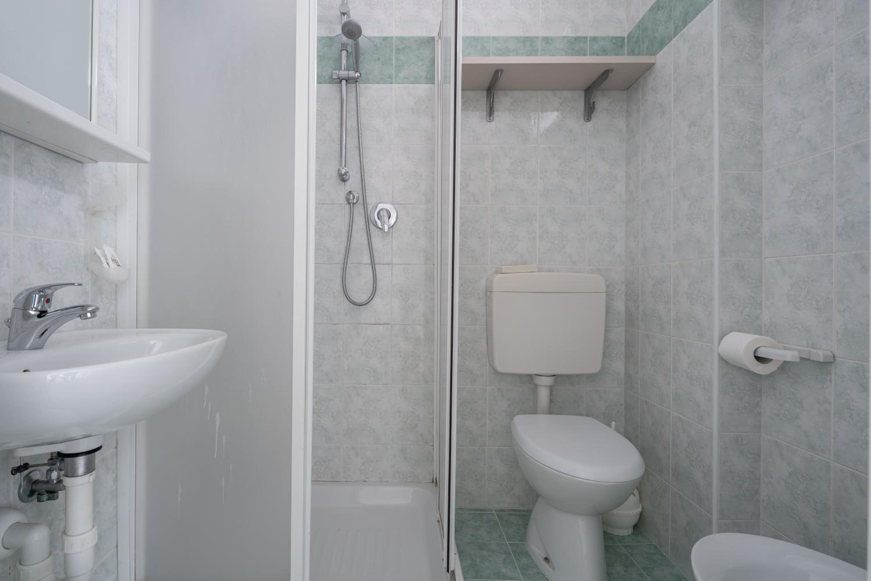 Standard Room with Side Sea View - Photo 8