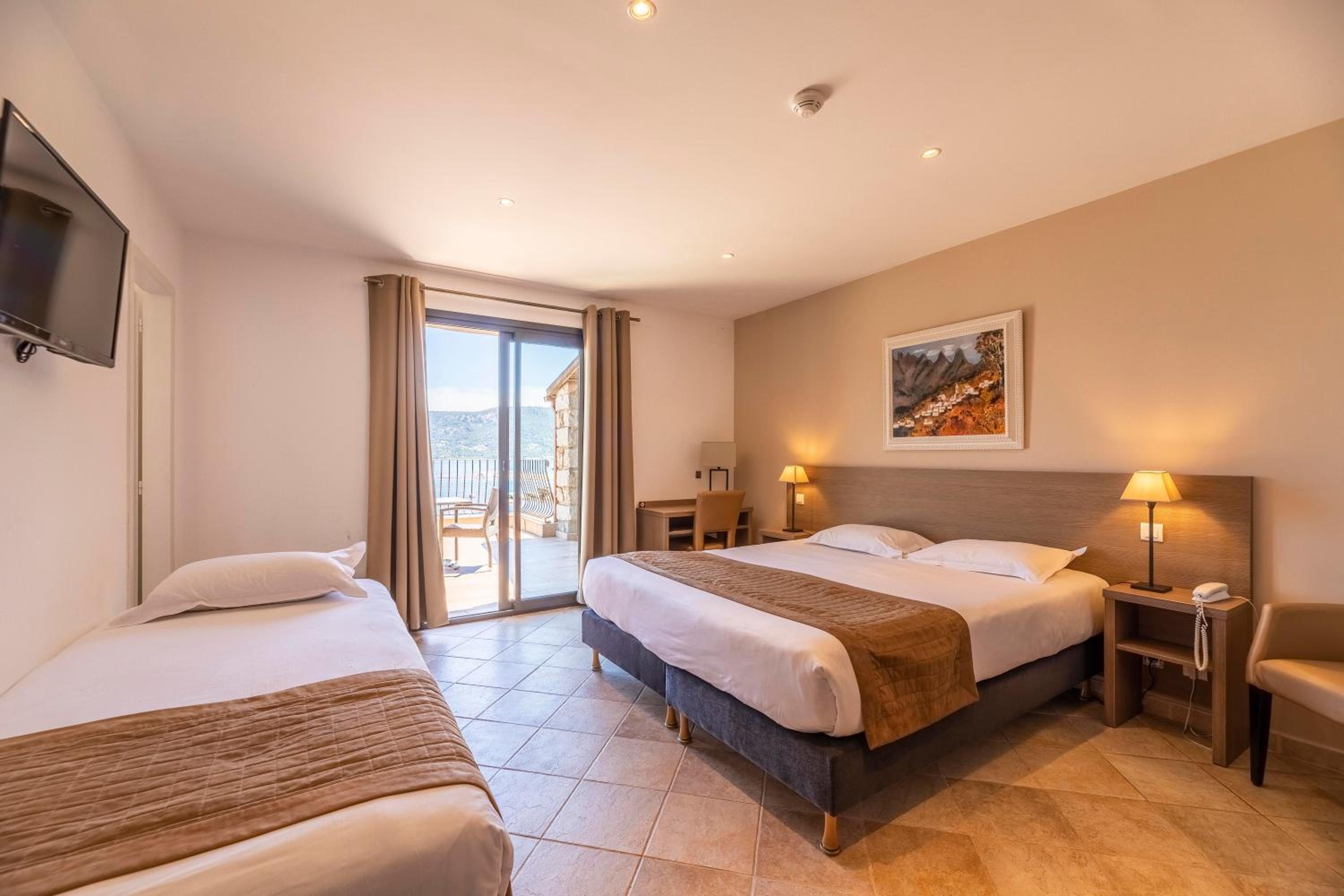 Superior Triple Room with Sea View photo 2