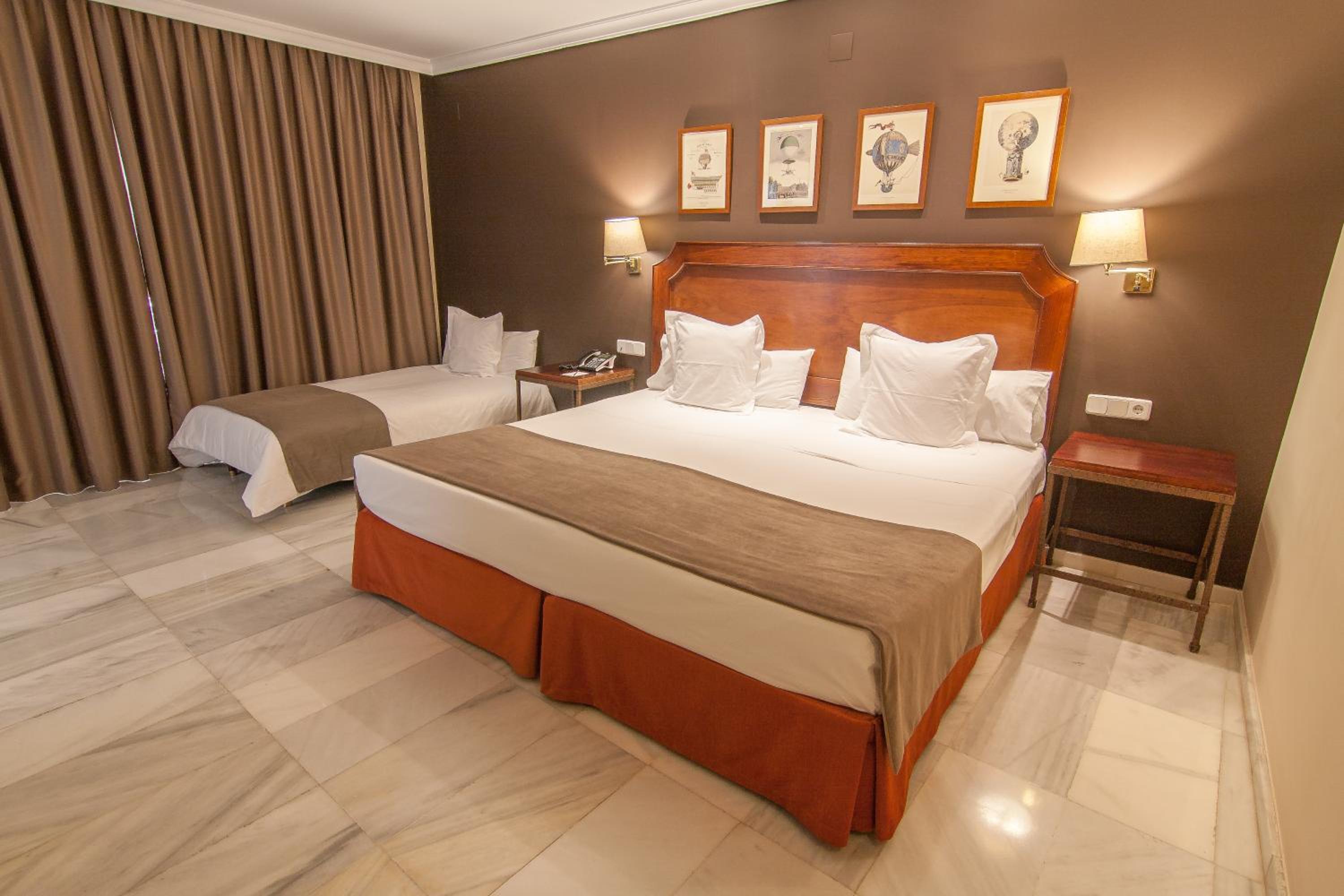 Triple Room (3 Adults) - Photo 4