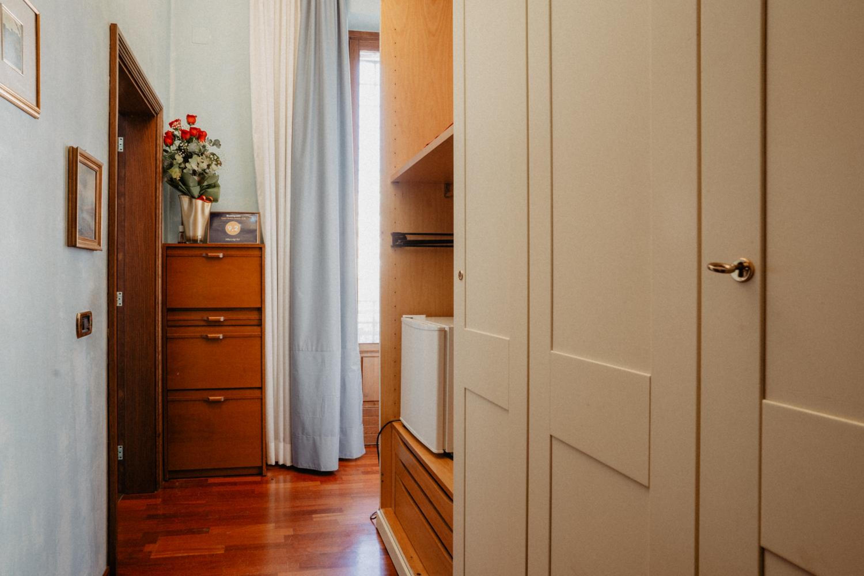 Twin Room with Private Bathroom - Photo 2
