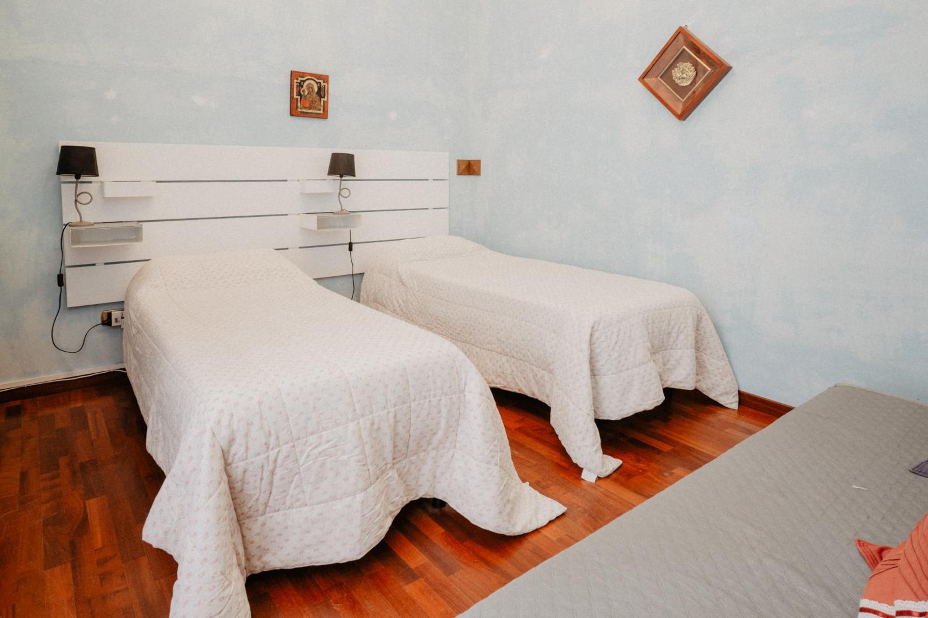 Twin Room with Private Bathroom - Photo 22