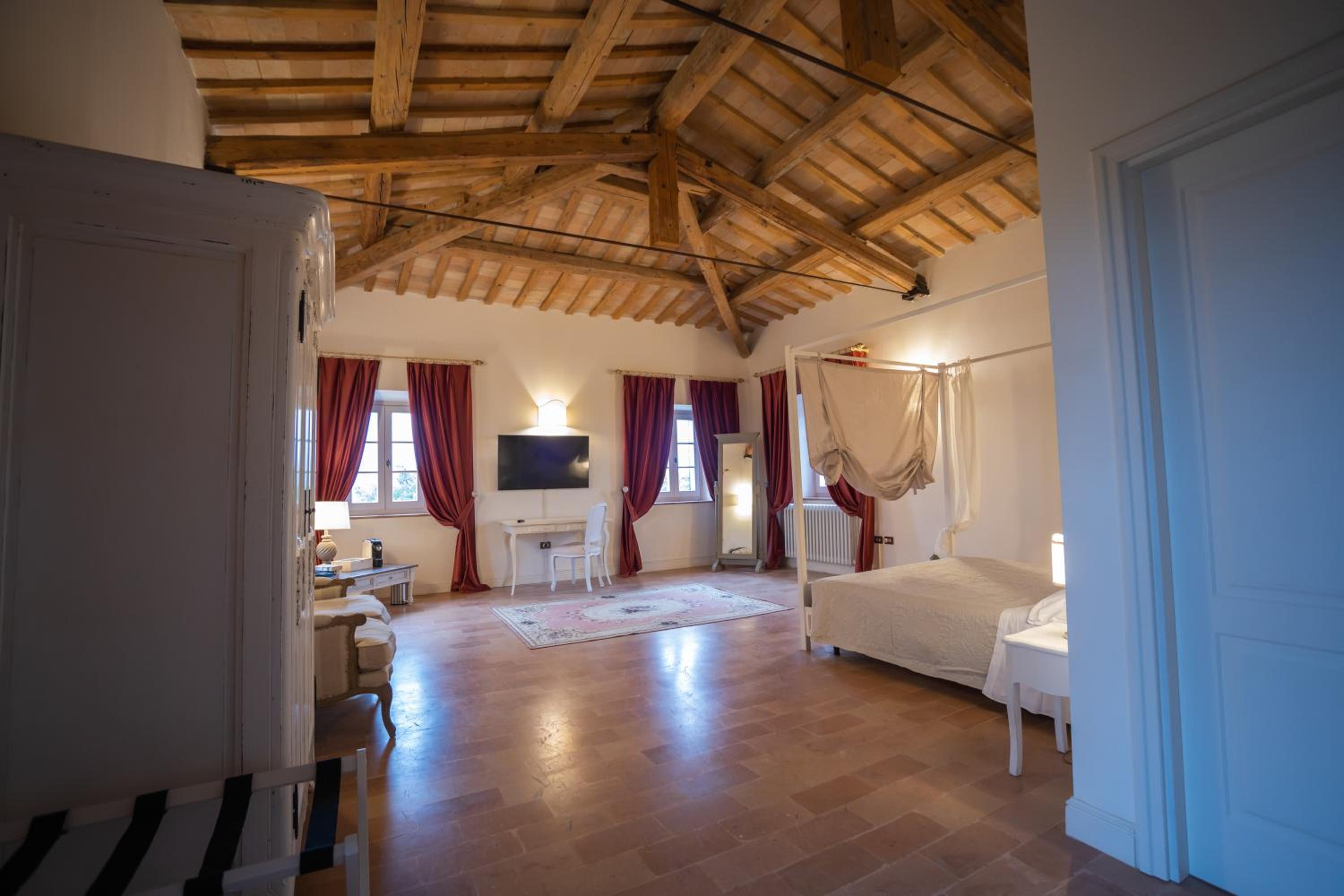 Deluxe Junior Suite photo 2