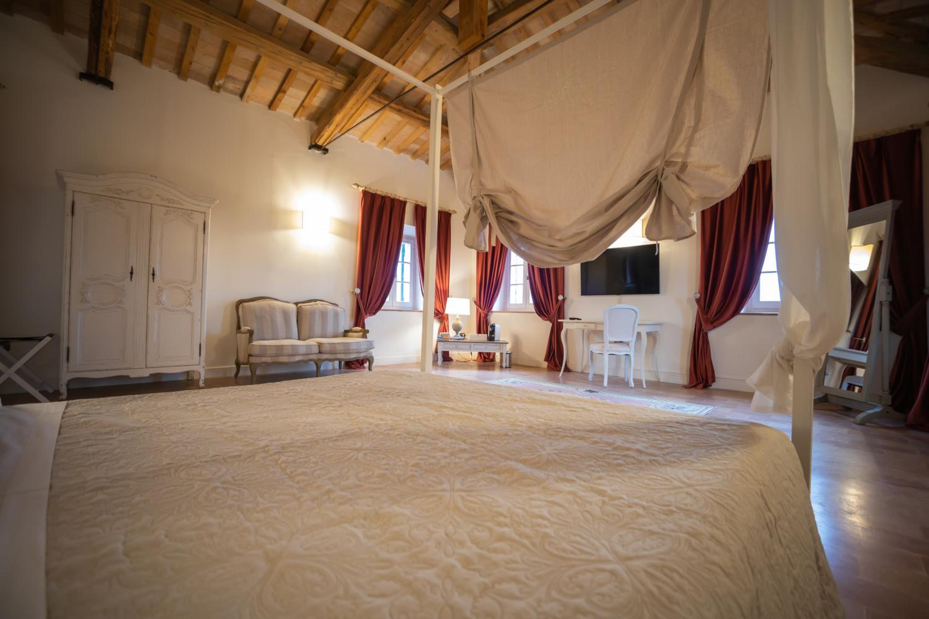 Deluxe Junior Suite photo 1