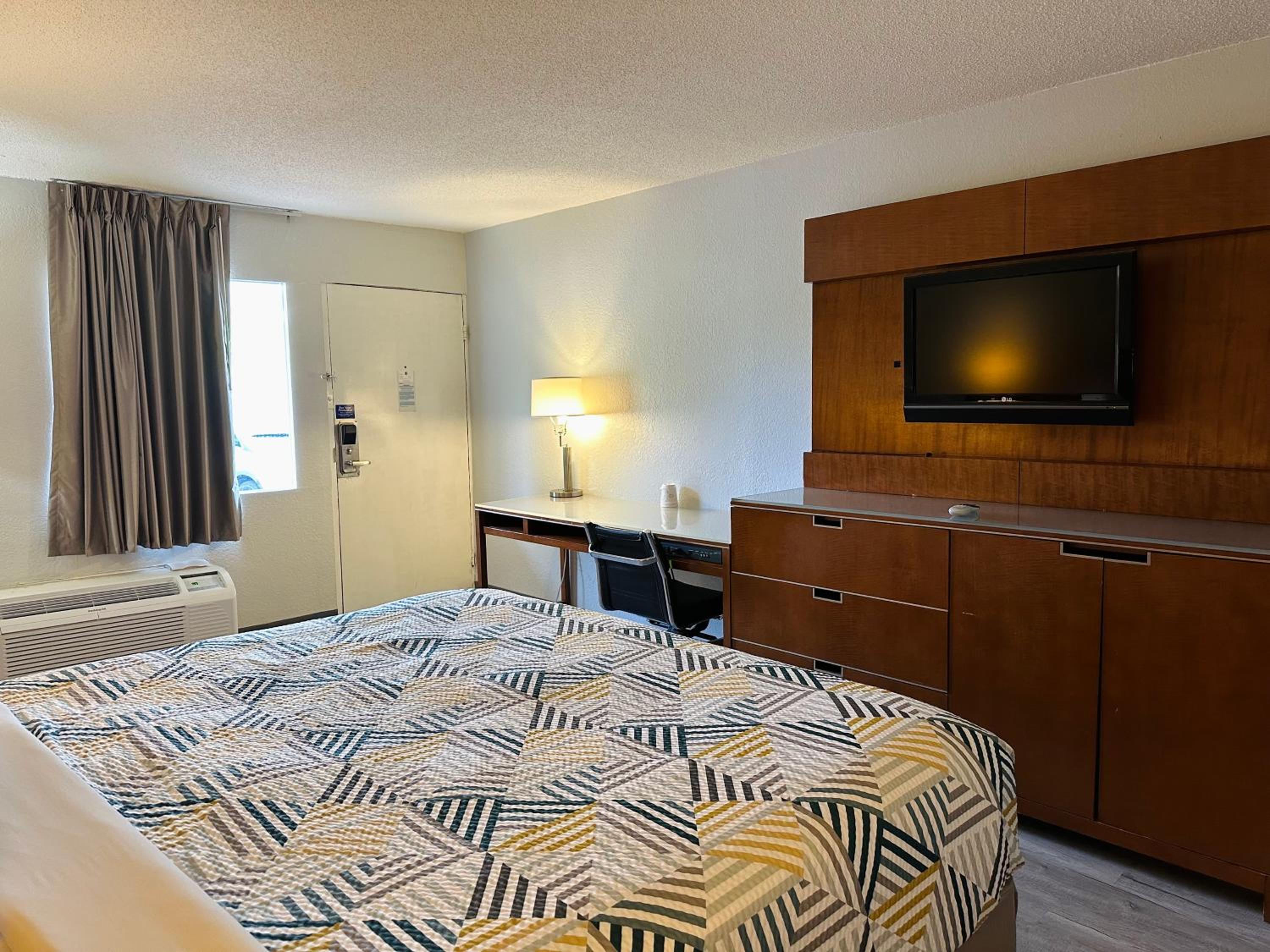 King Room - Disability Access - Non-Smoking