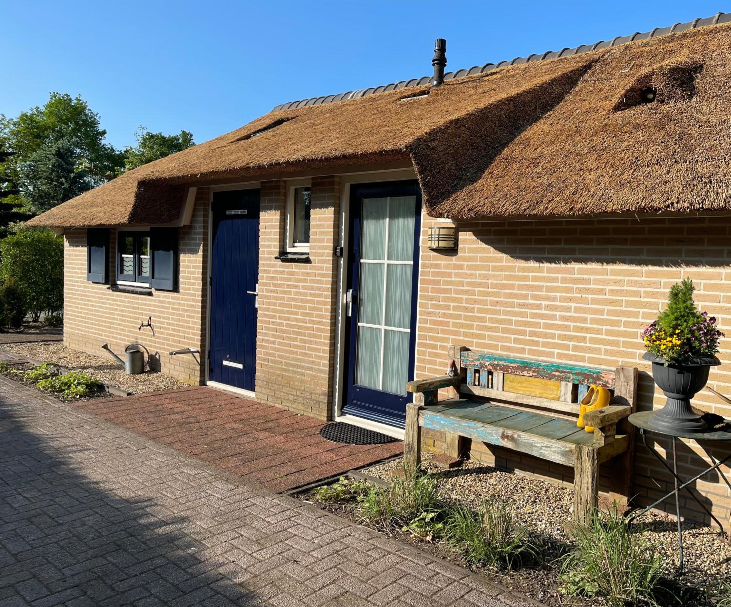 Two-Bedroom House - Photo 2