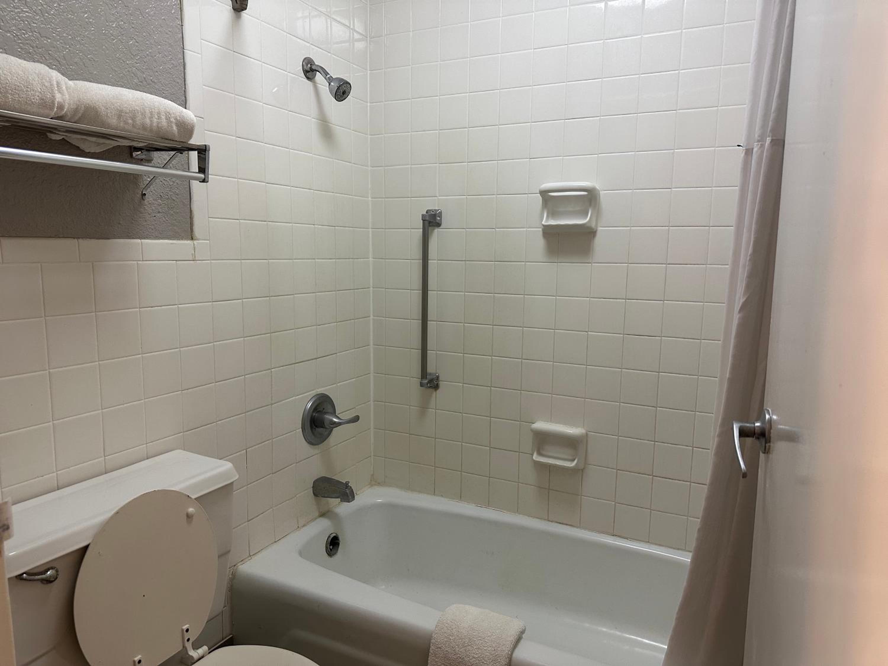 King Room - Disability Access - Non-Smoking photo 2