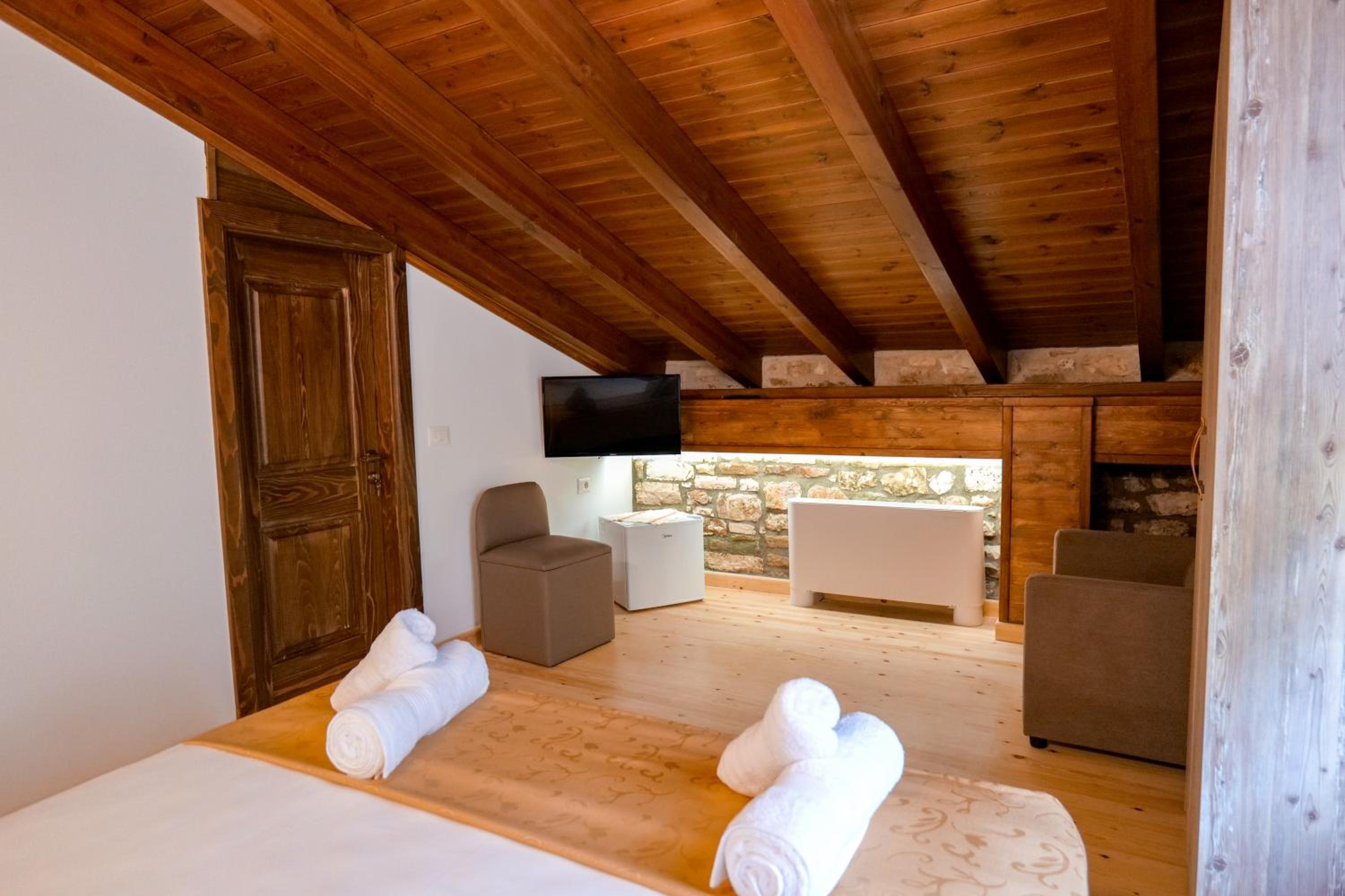 Triple Room with Private Bathroom photo 2