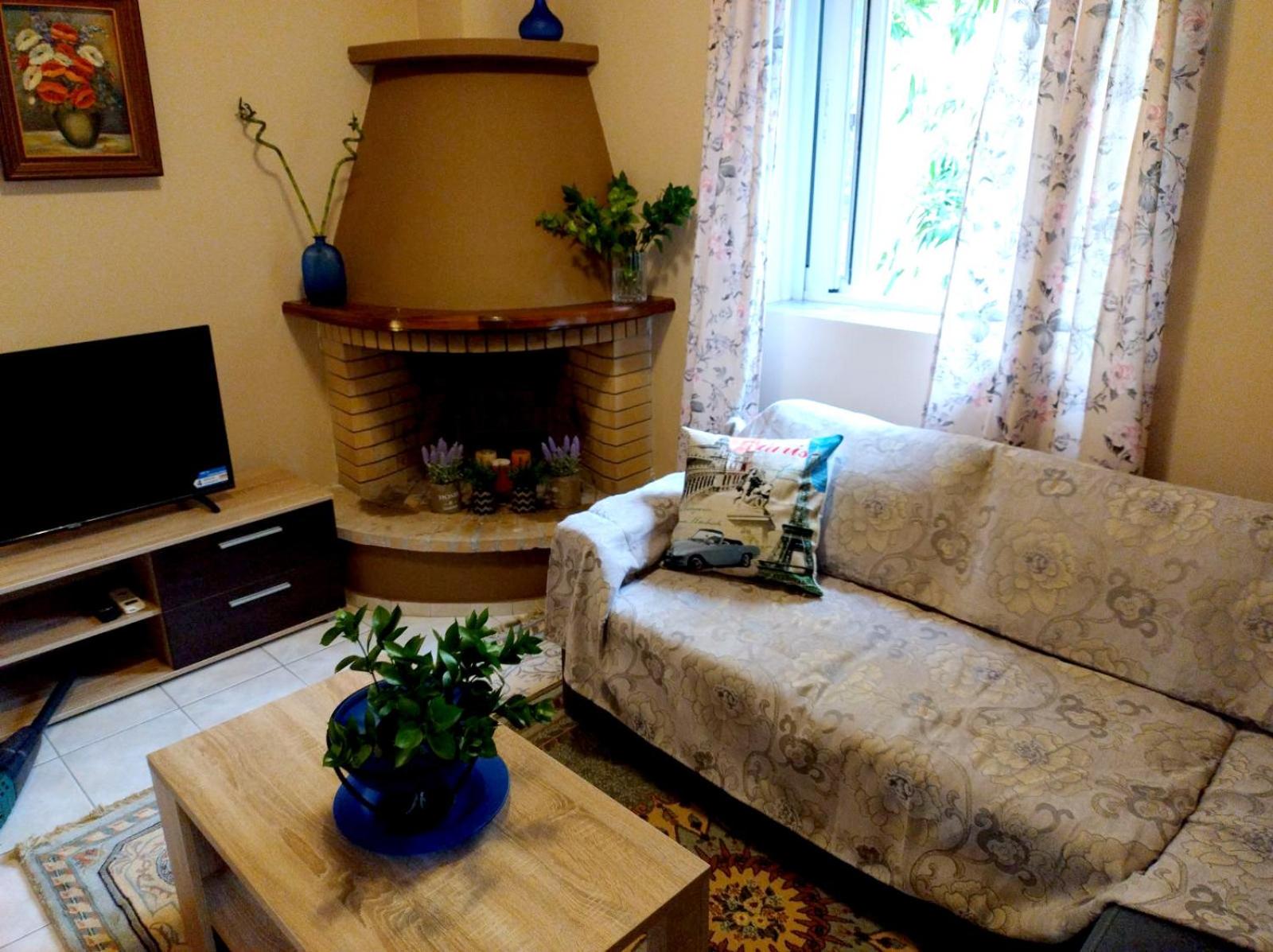 One-Bedroom Apartment photo 2
