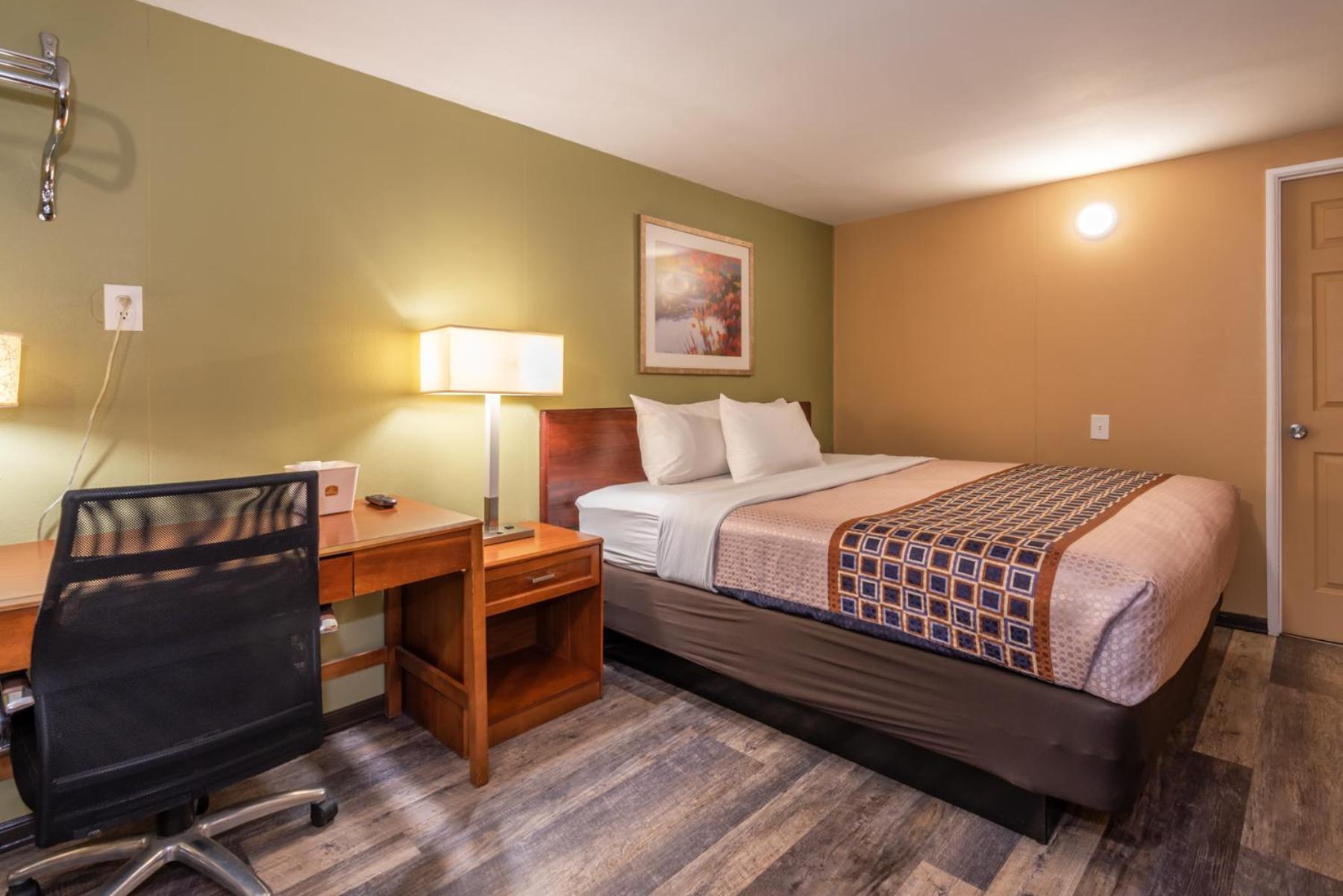 Standard King Room photo 1