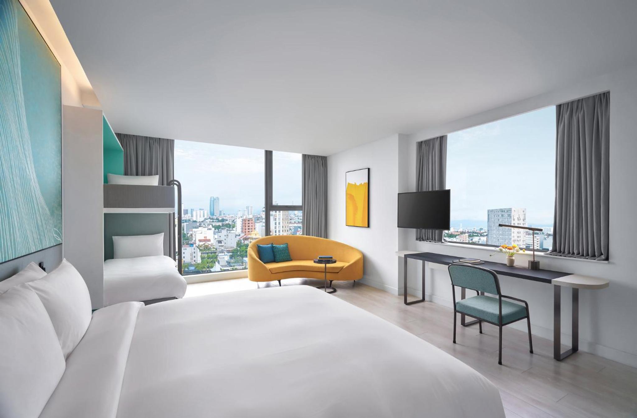 Family City View with One King and One Bunk Bed - Photo 3