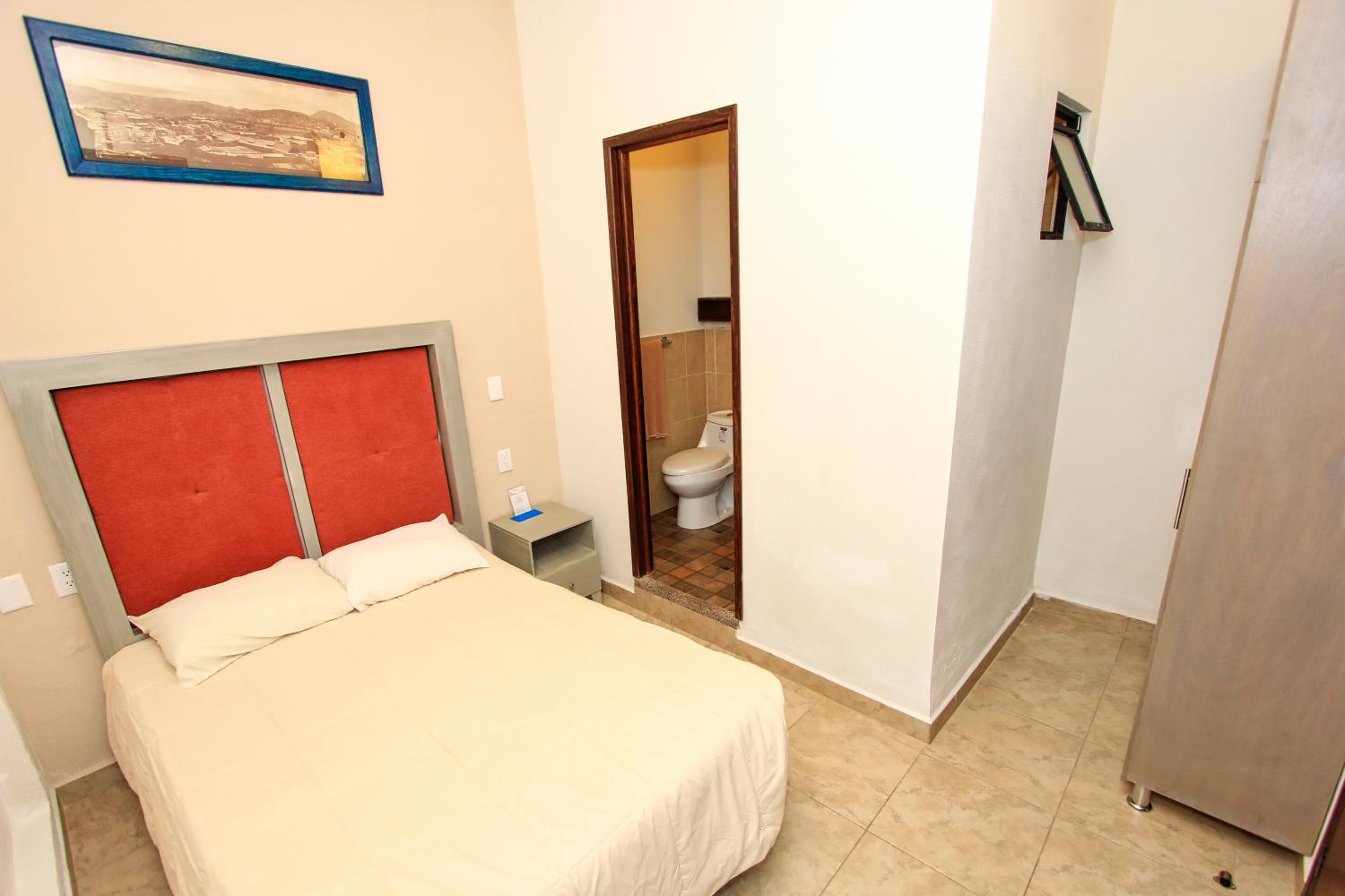 Double Room - Photo 12
