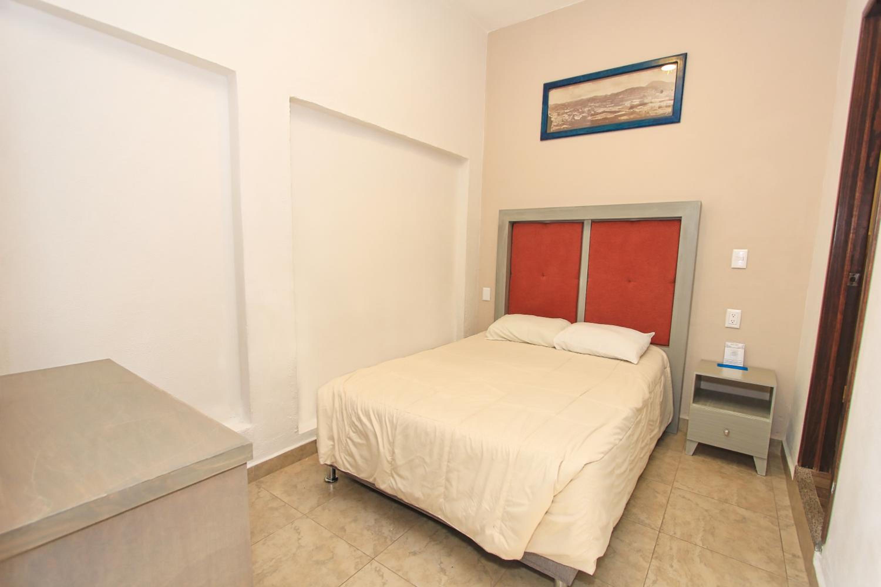 Double Room - Photo 8