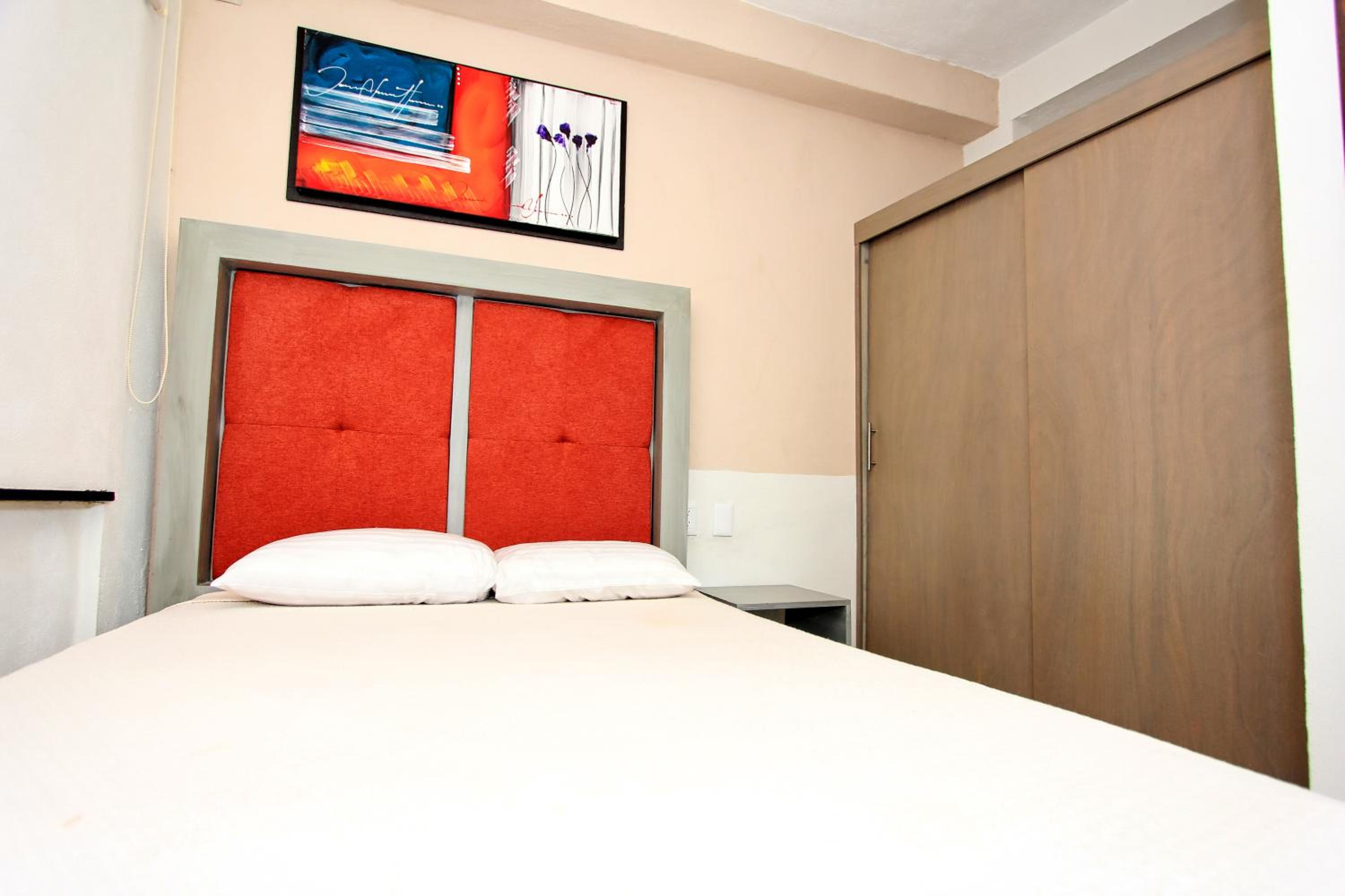Double Room - Photo 7