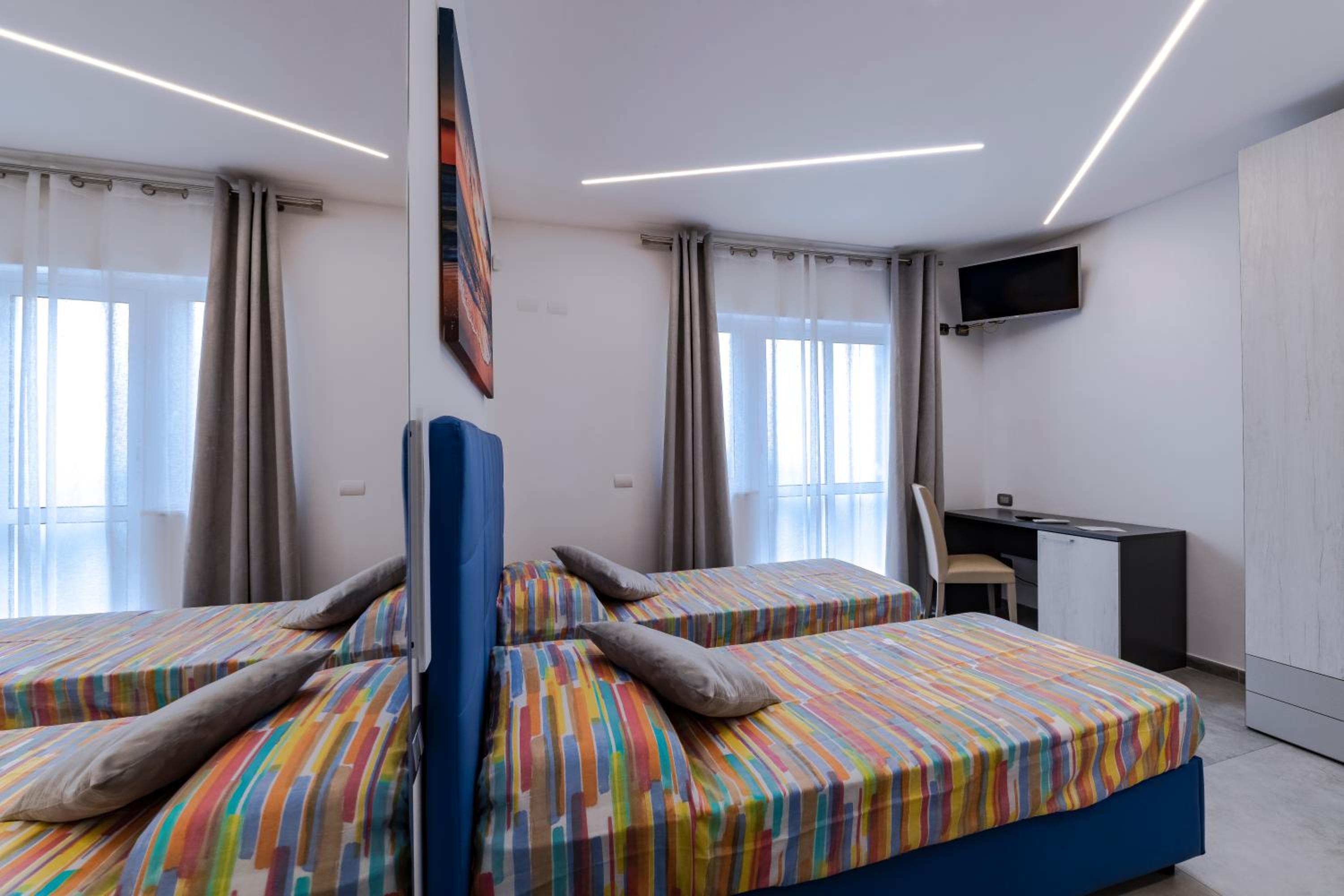 Double or Twin Room with Private Bathroom photo 3
