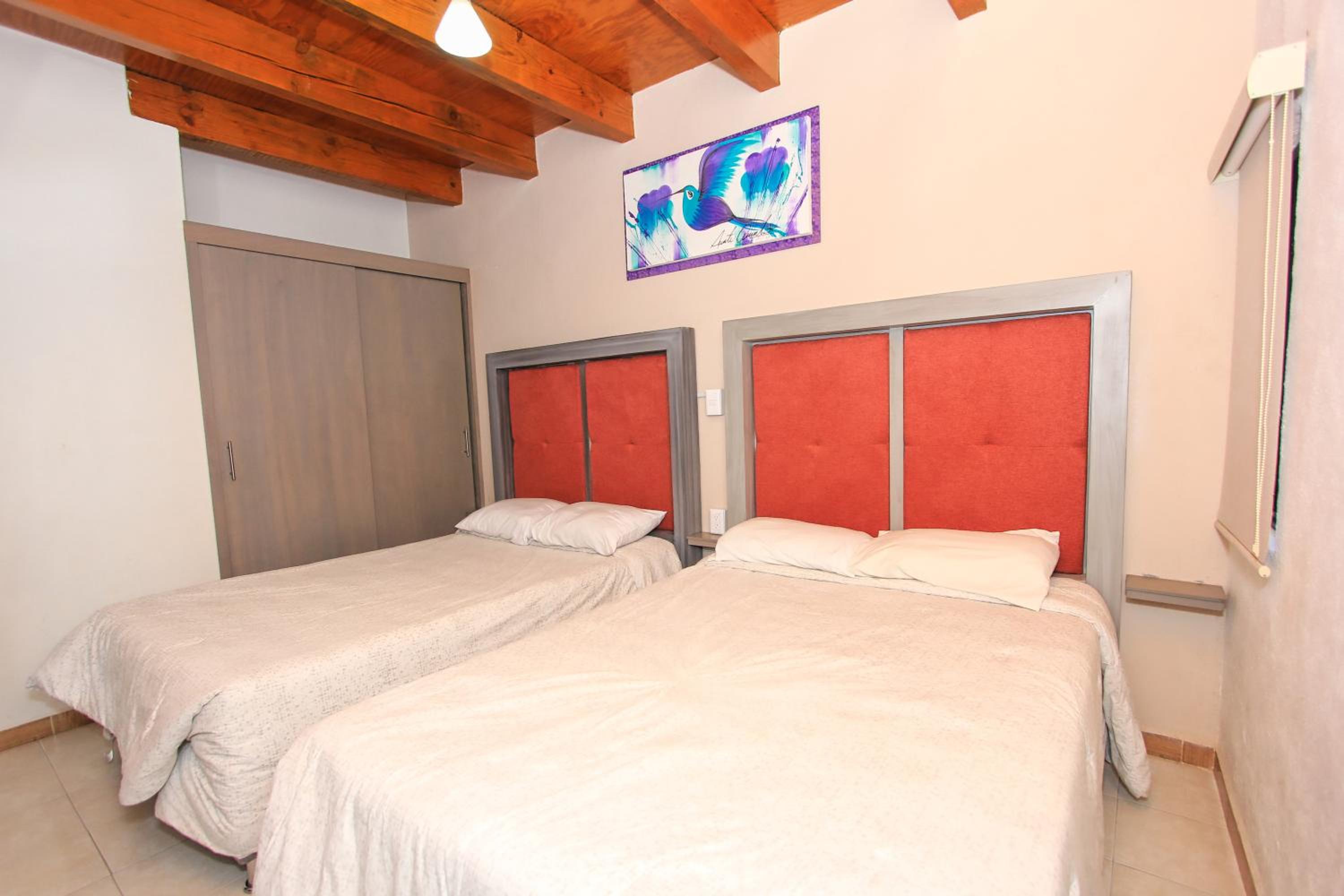 Twin Room - Photo 7