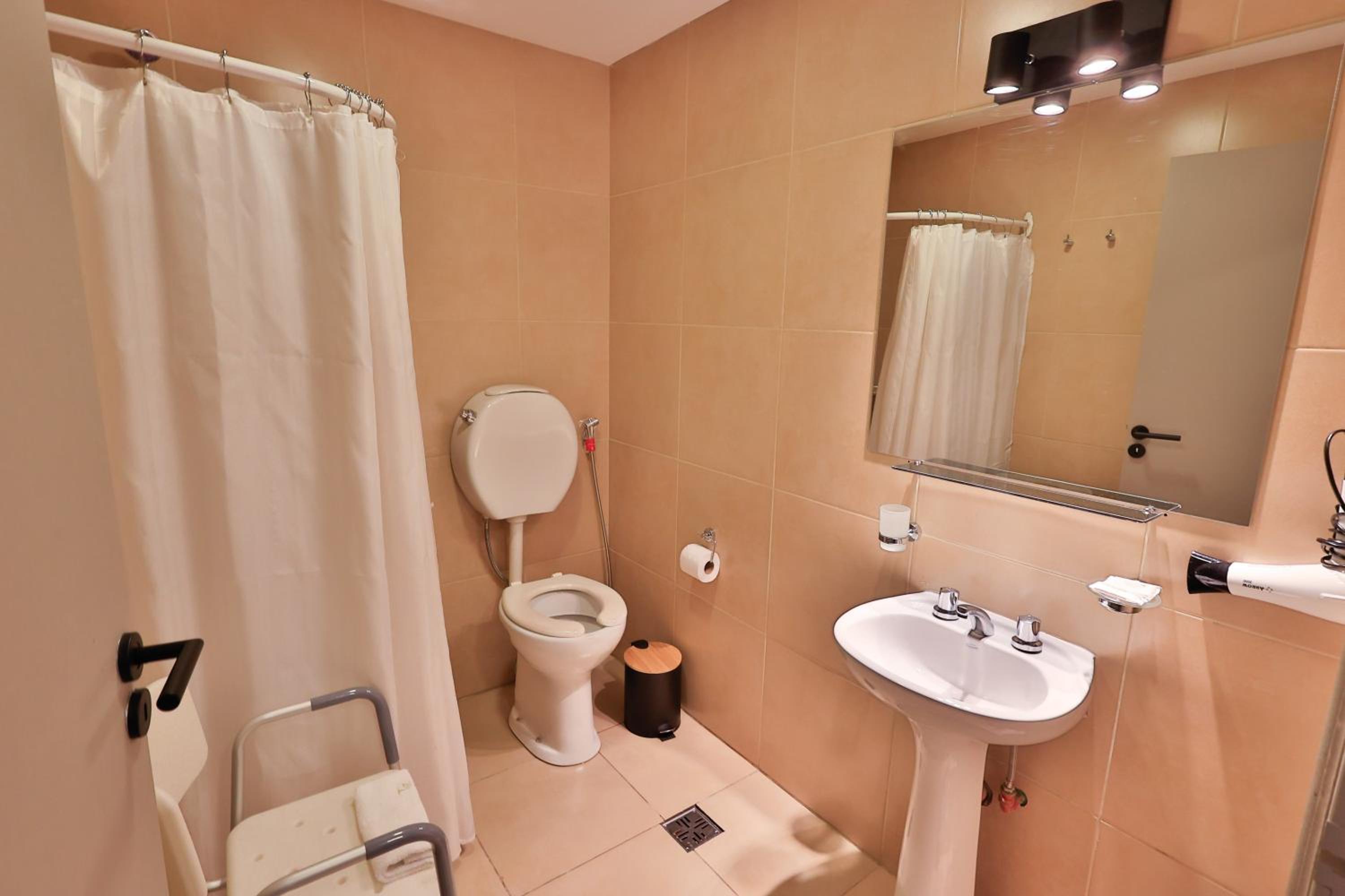 Double or Twin Room photo 3