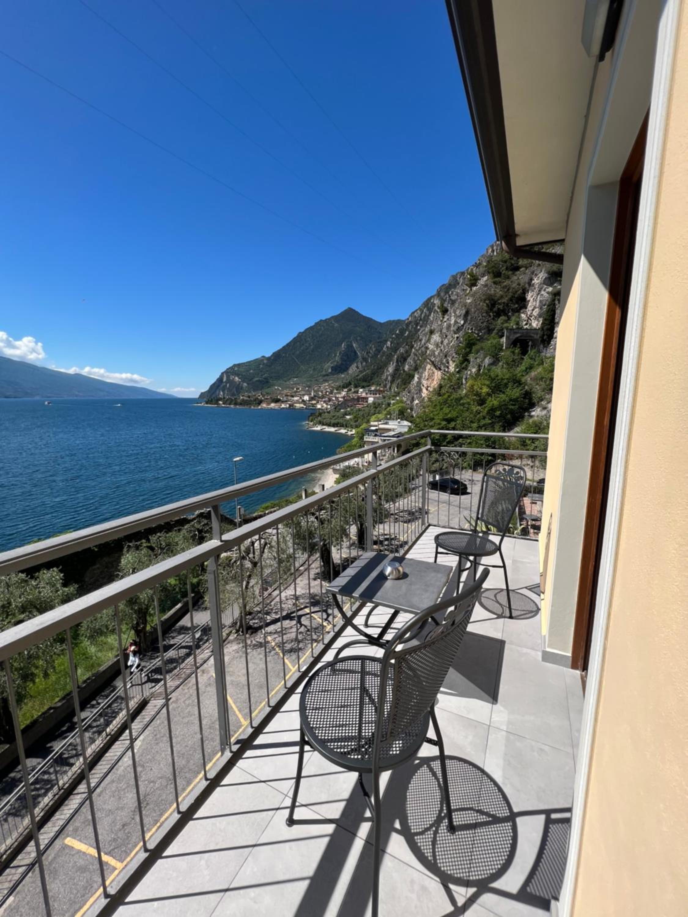 Double or Twin Room with Lake View photo 3