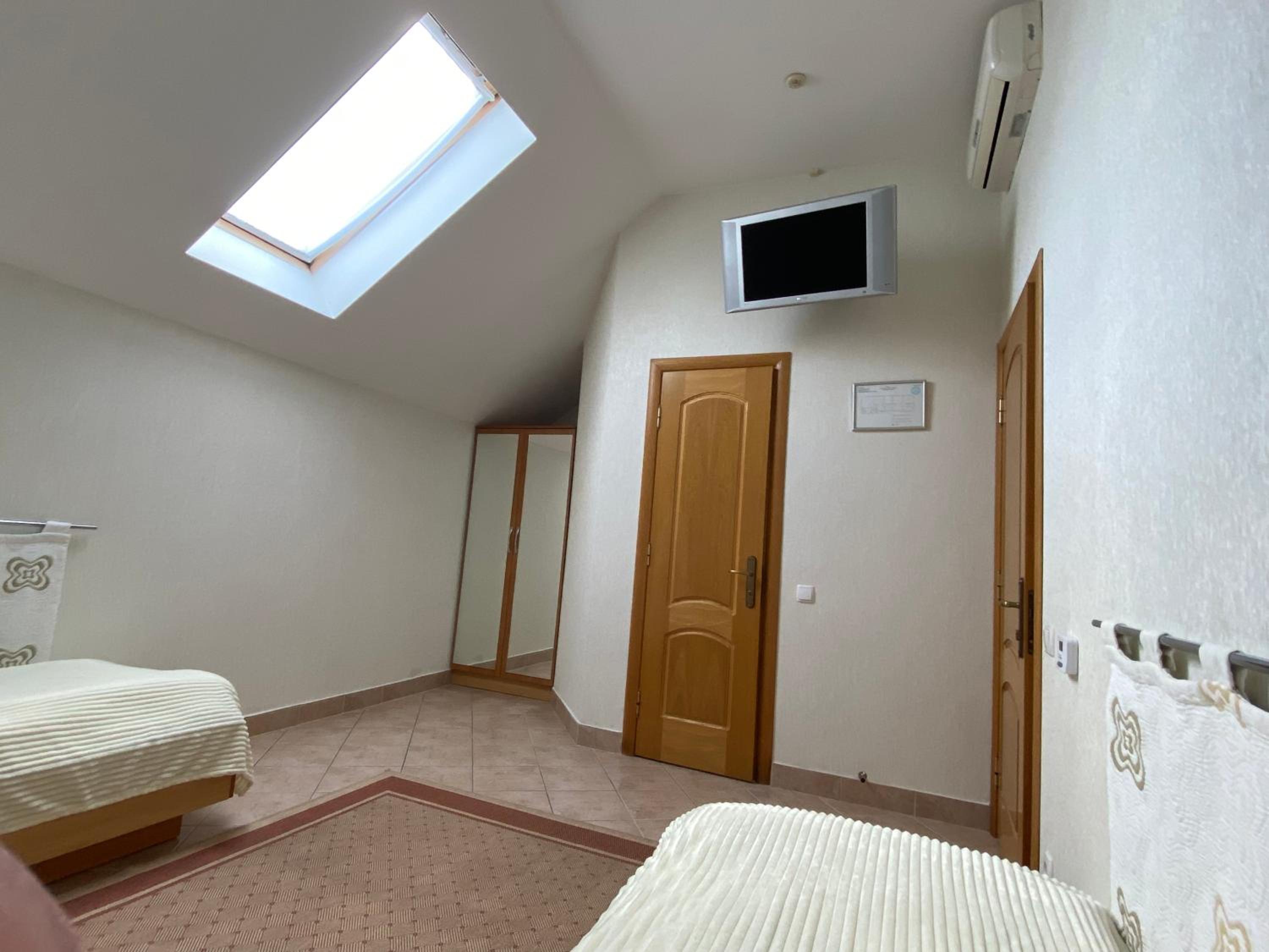 Budget Double Room photo 3