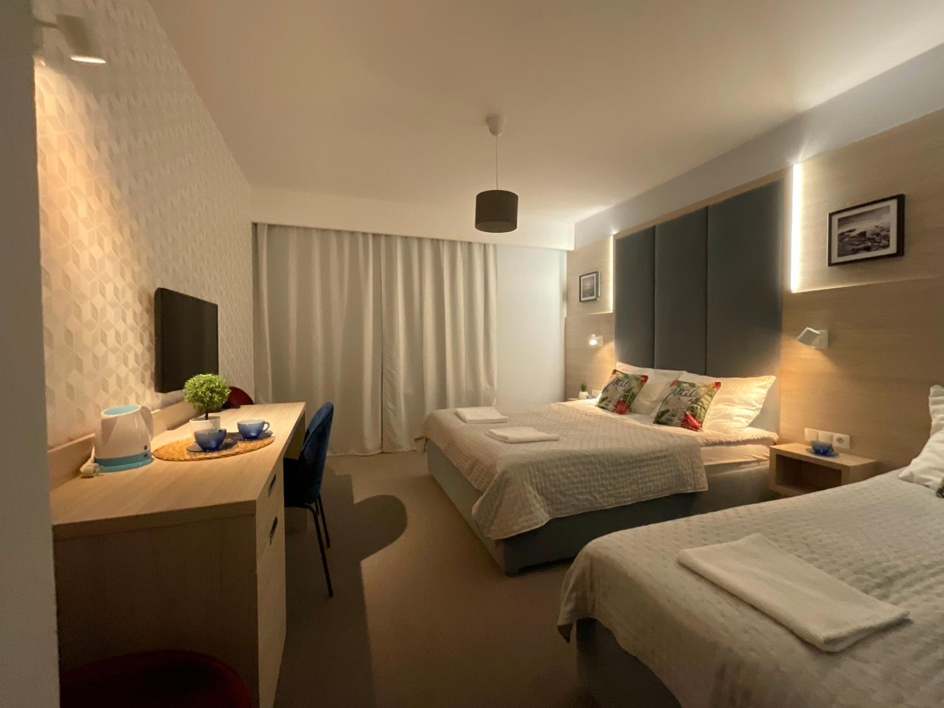 Triple Room with Balcony - Photo 13
