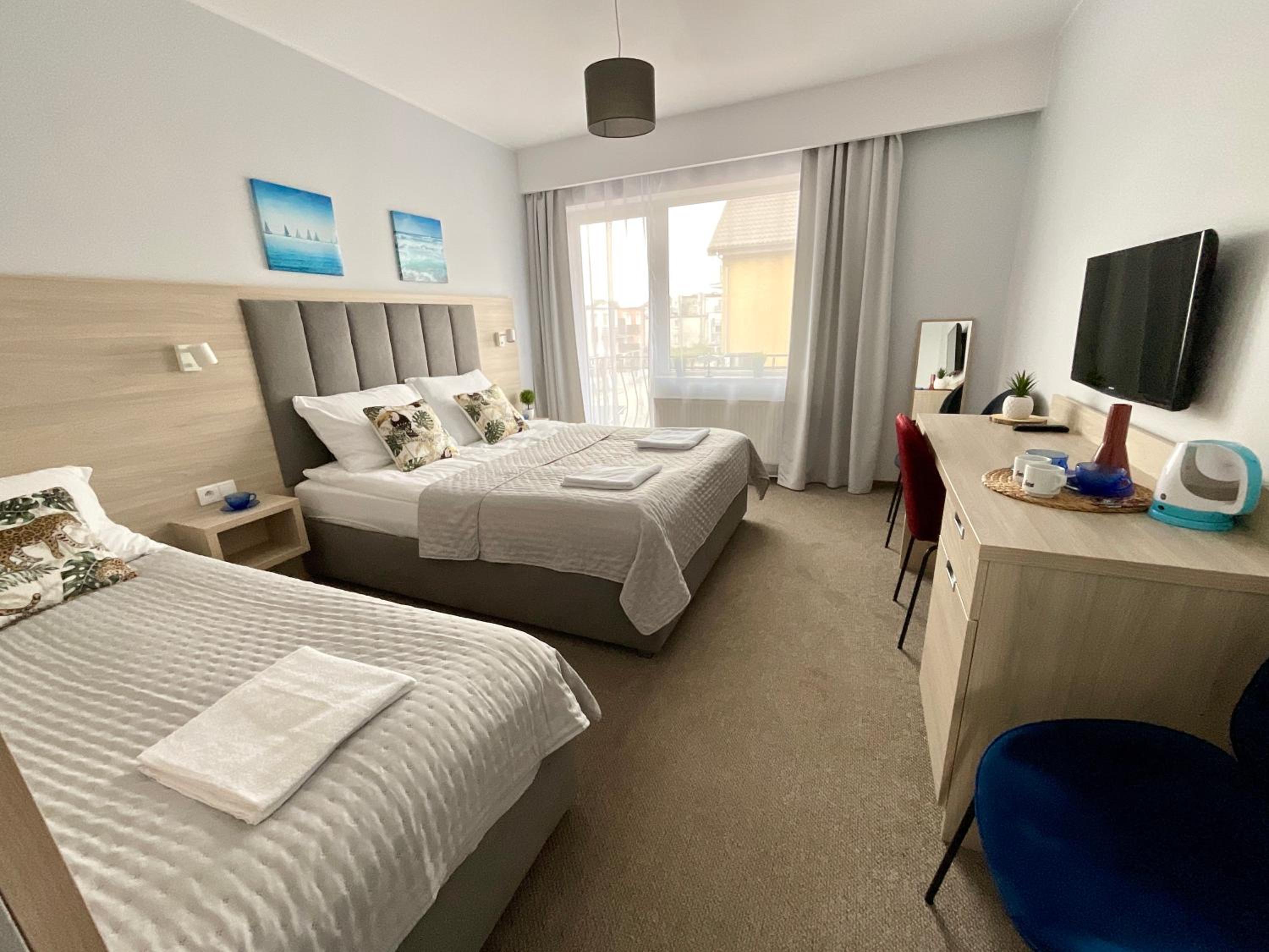 Triple Room with Balcony - Photo 17