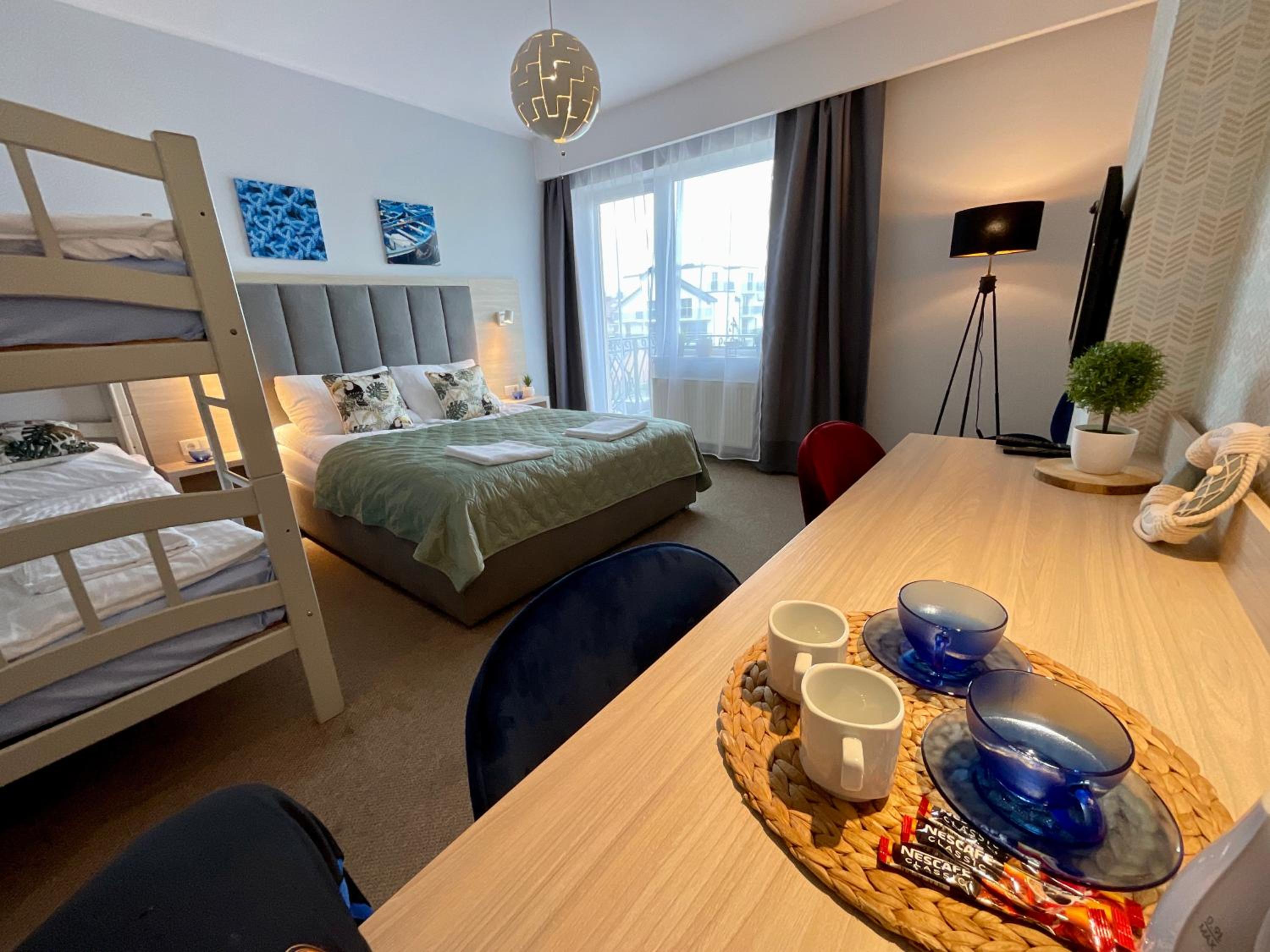 Quadruple Room with Balcony - Photo 4