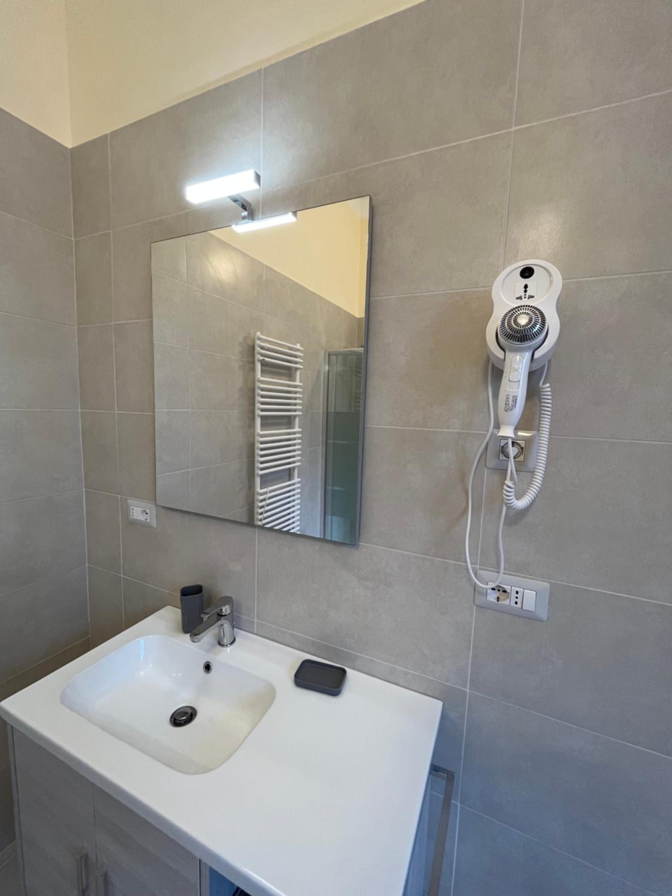 Large Double Room - Photo 10