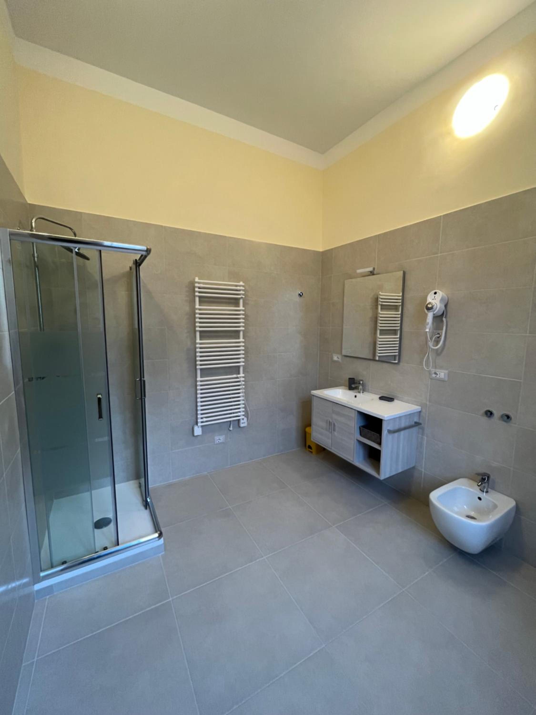 Large Double Room - Photo 8