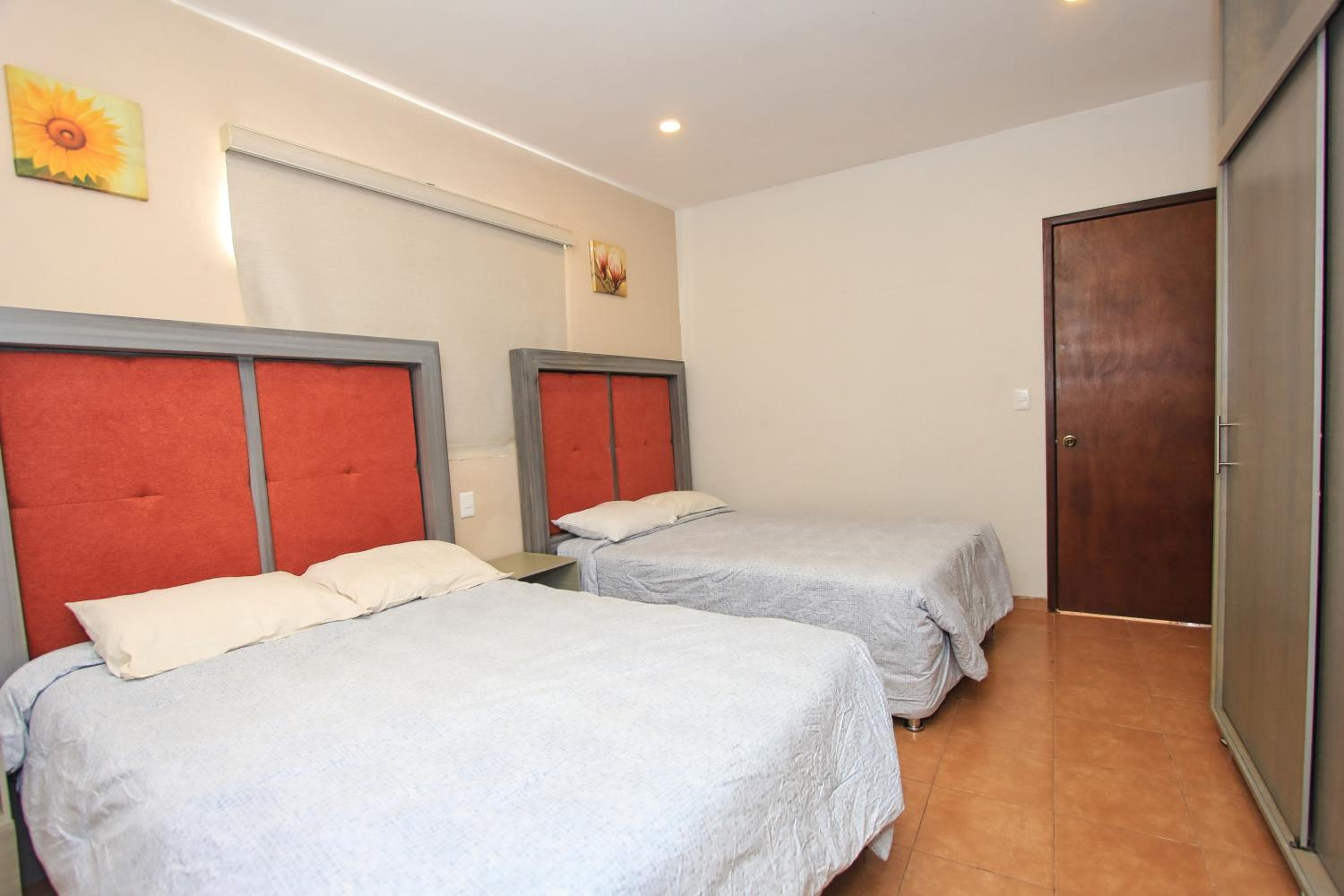 Twin Room - Photo 12