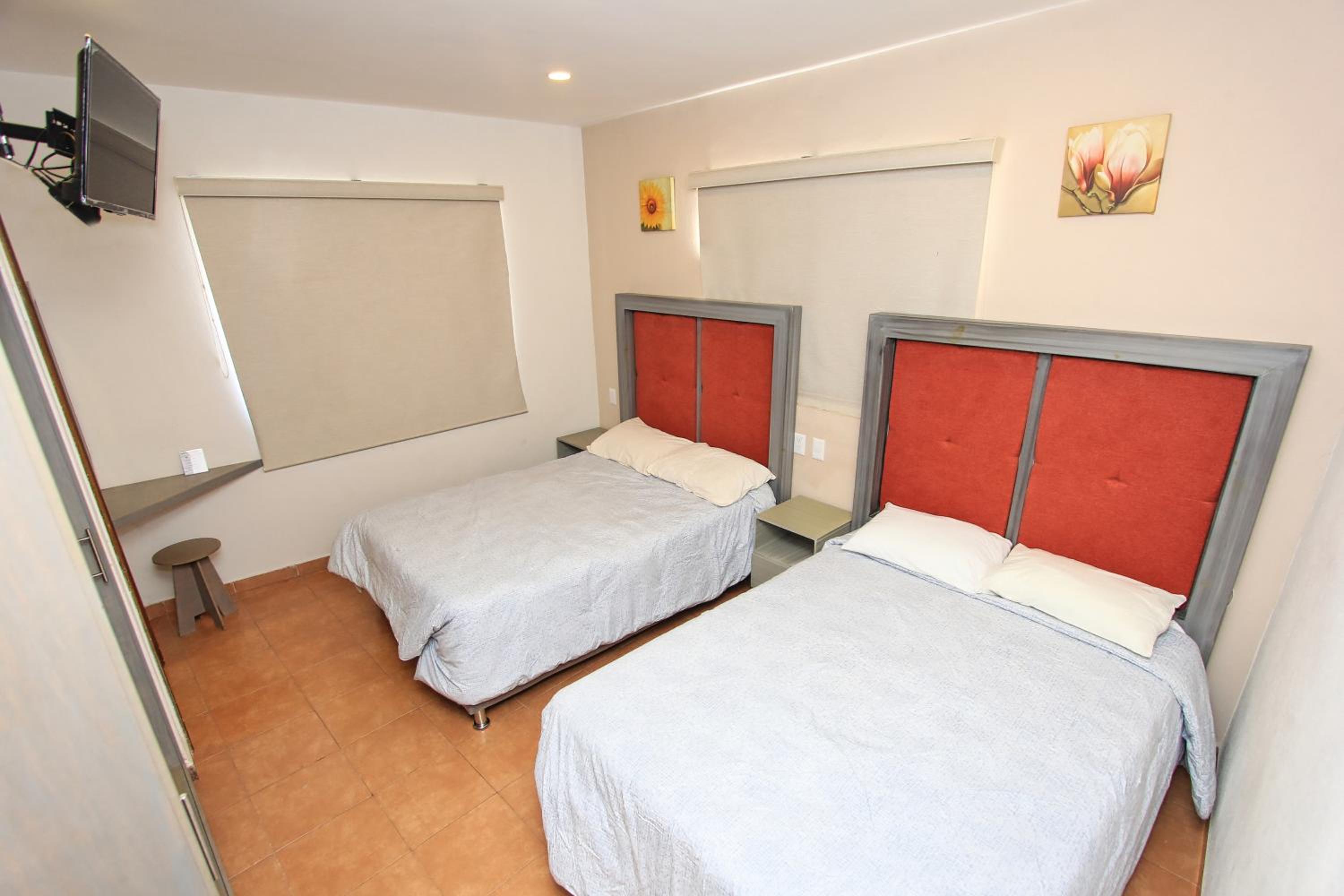Twin Room - Photo 5