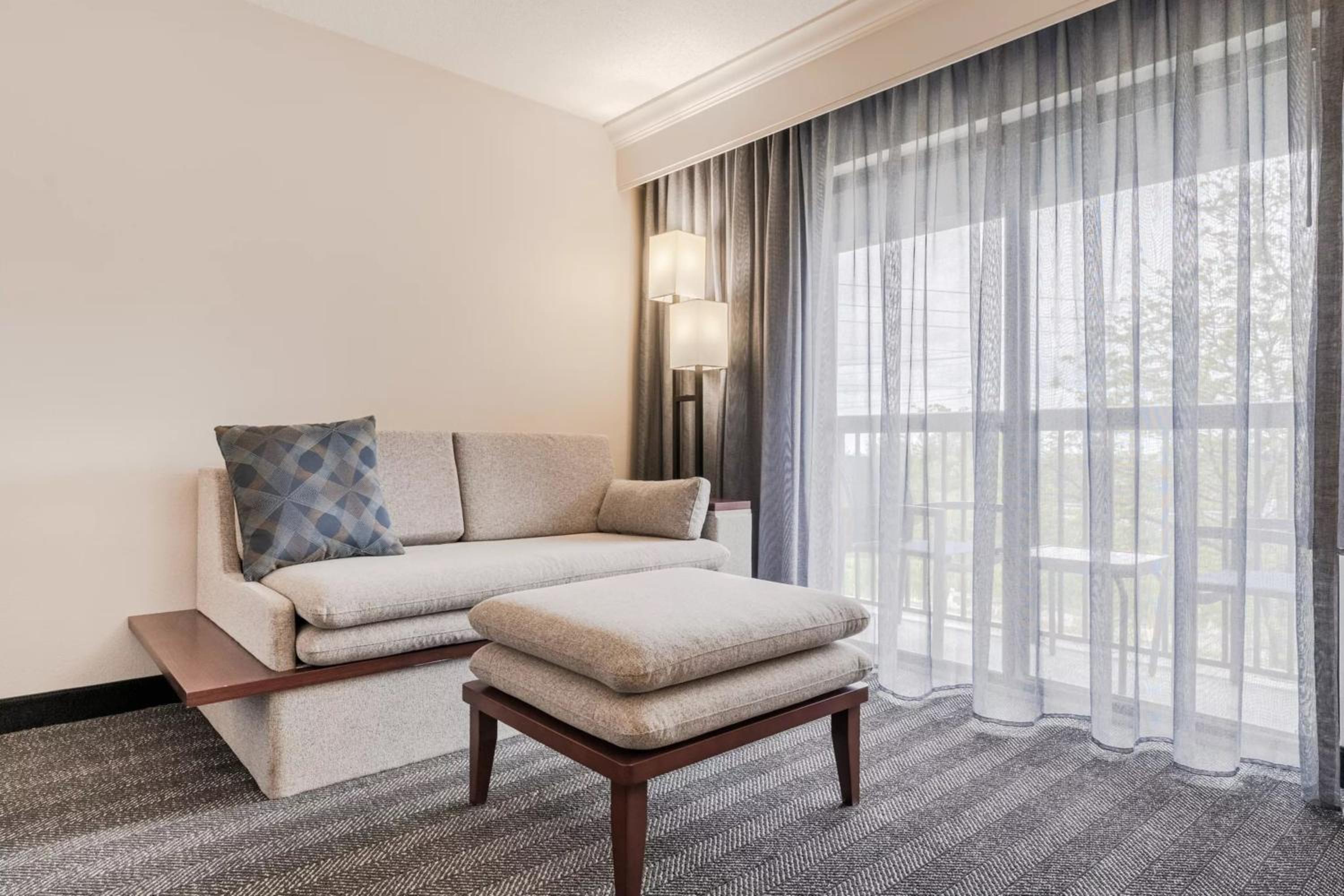 King Room with Sofa Bed - Photo 7