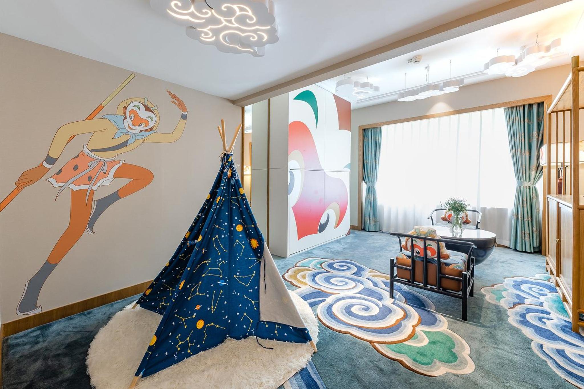1 King Bed One Bedroom Suite Kids Theme