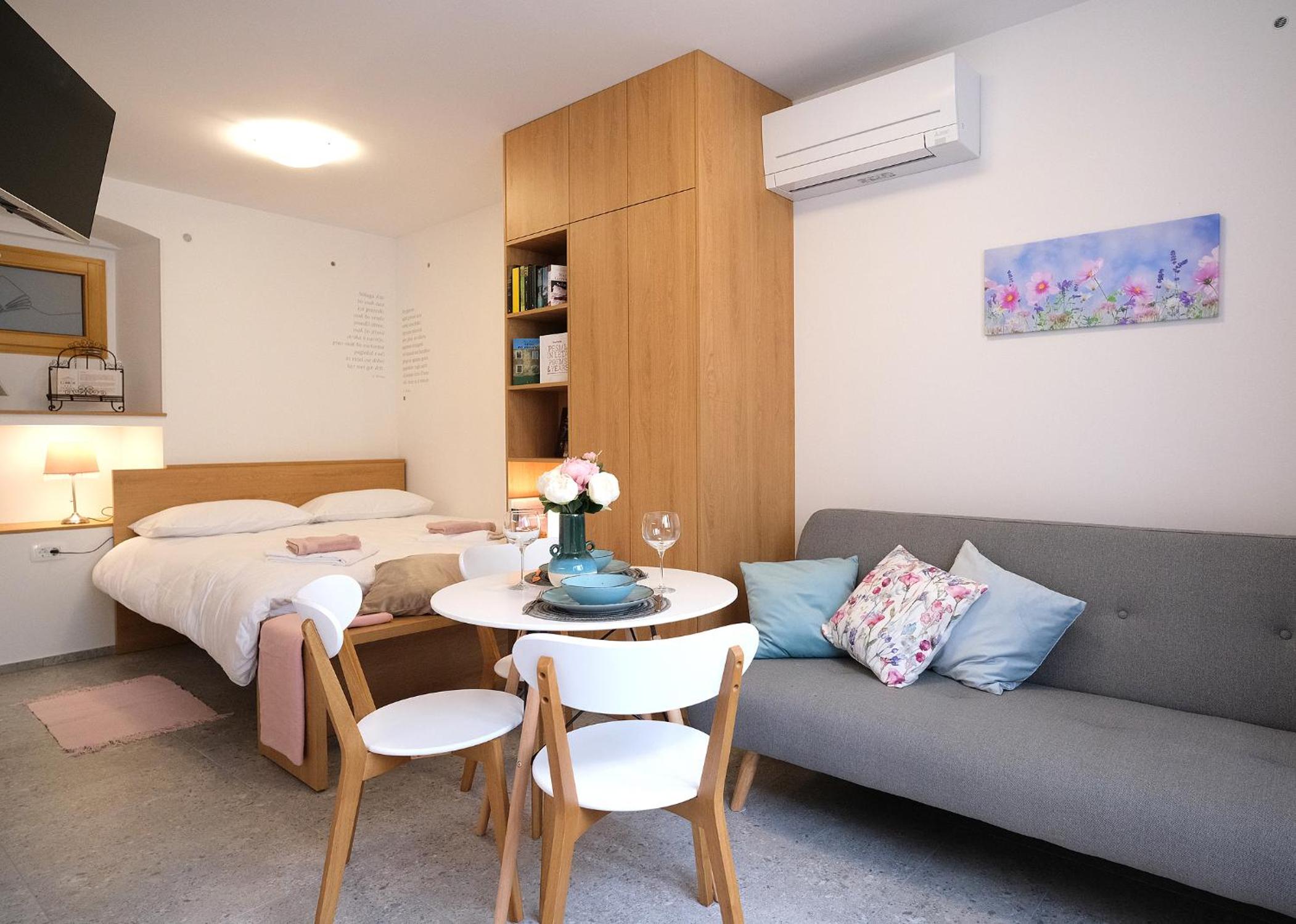 Studio Apartment