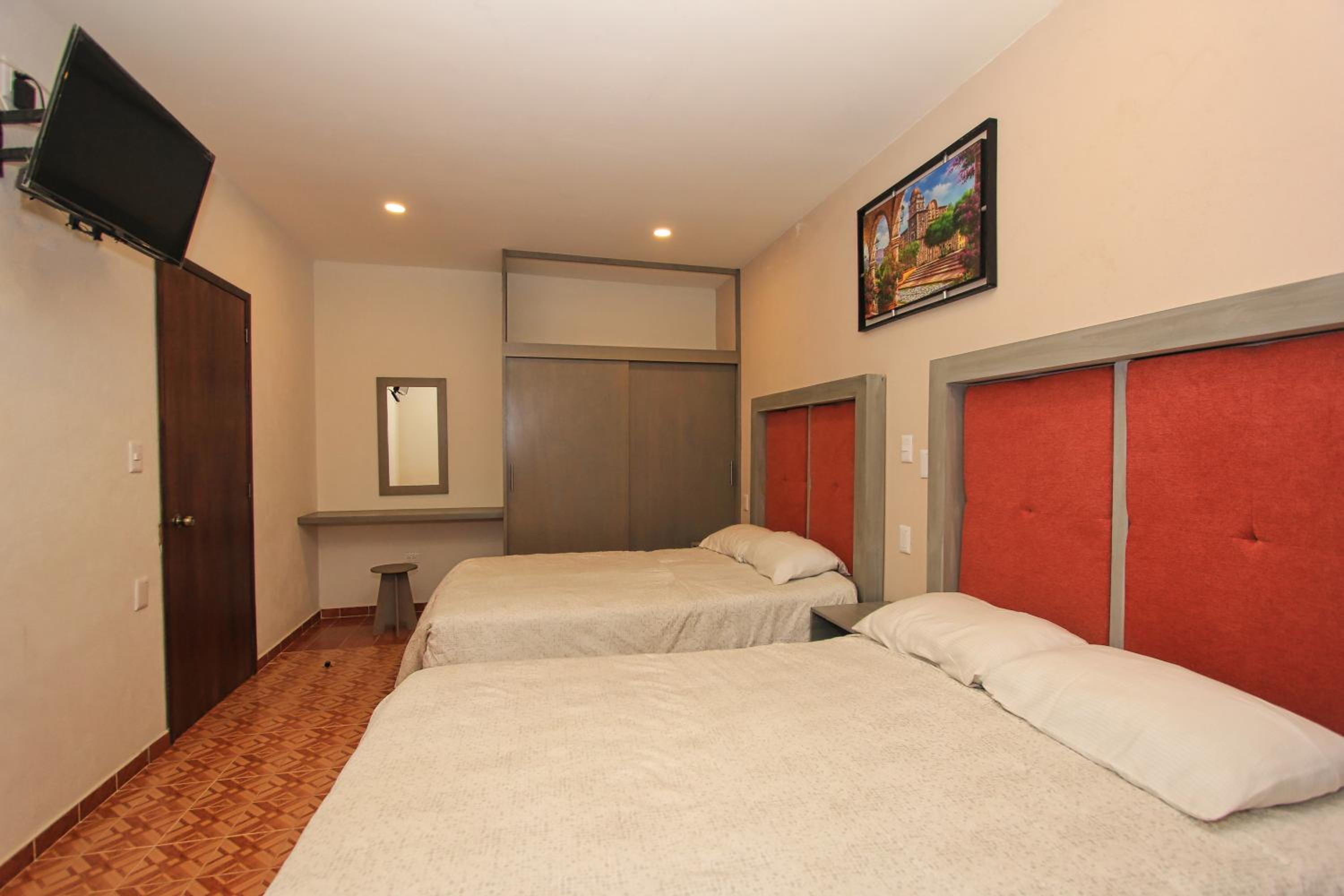 Twin Room - Photo 6