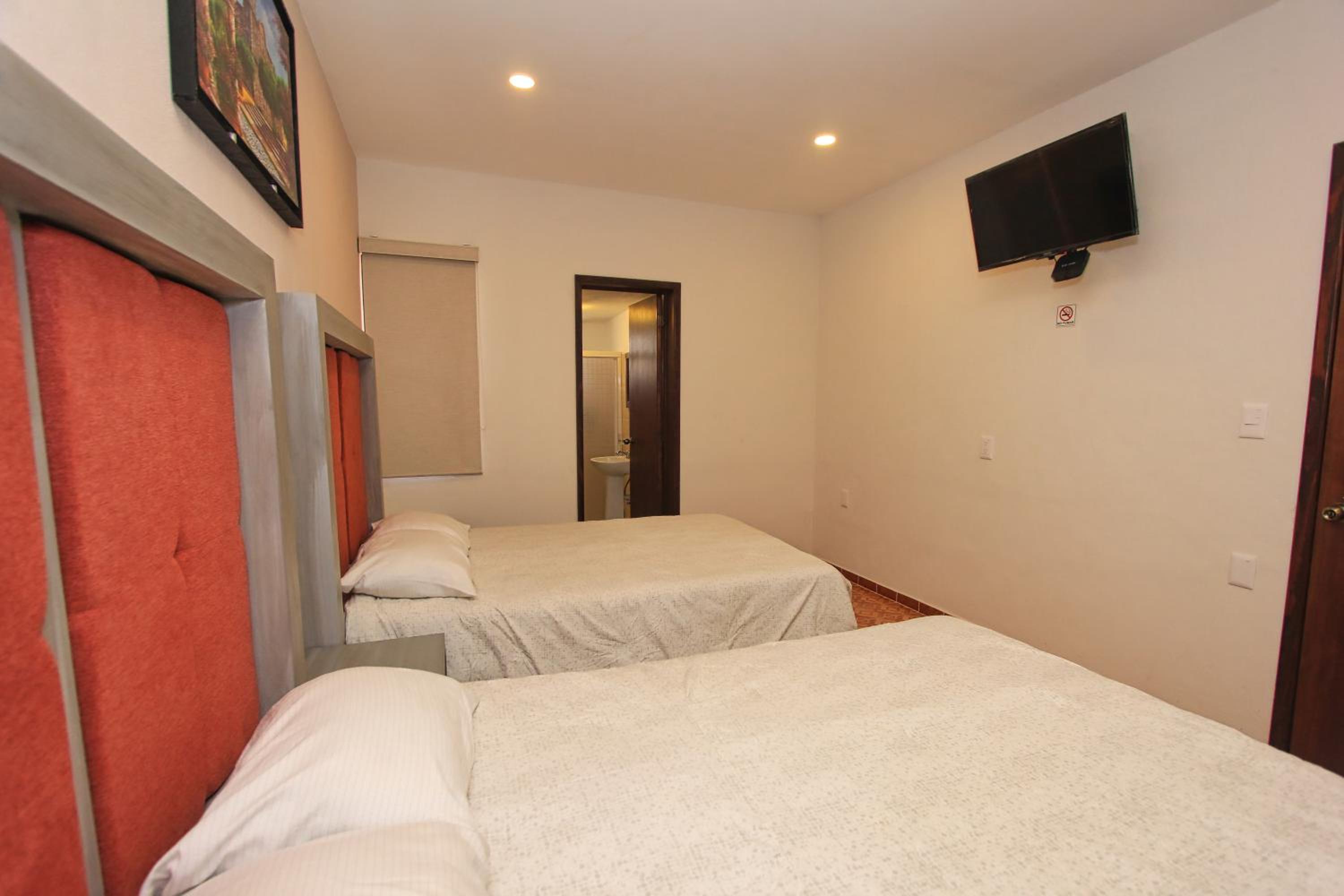 Twin Room - Photo 2