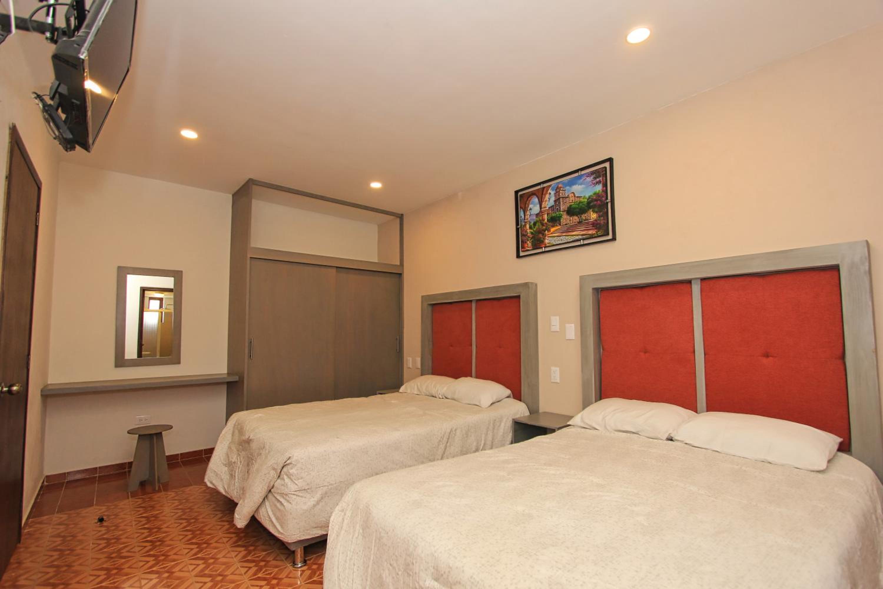 Twin Room - Photo 9