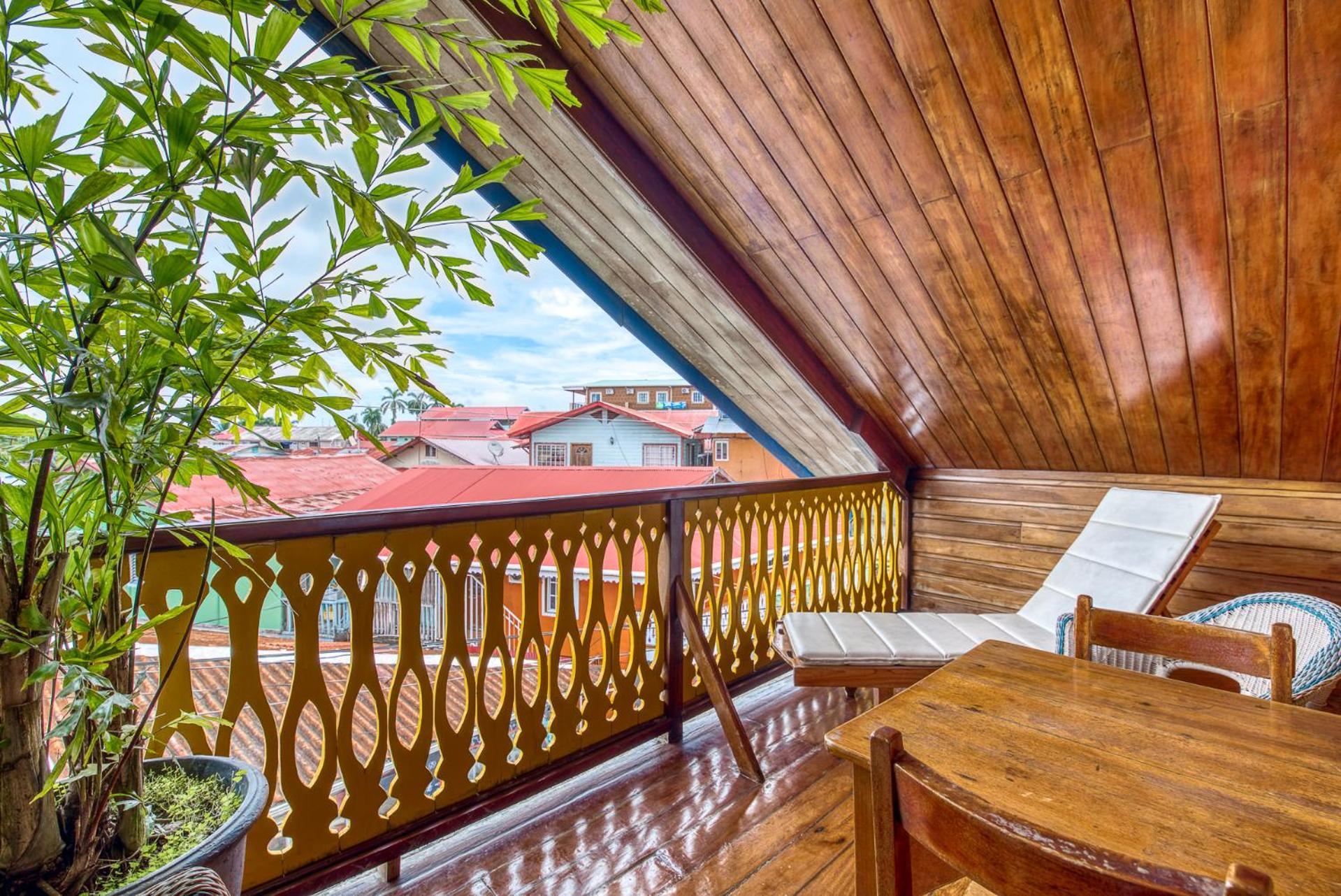 Premium Town Balcony with King and Two Single Beds photo 1