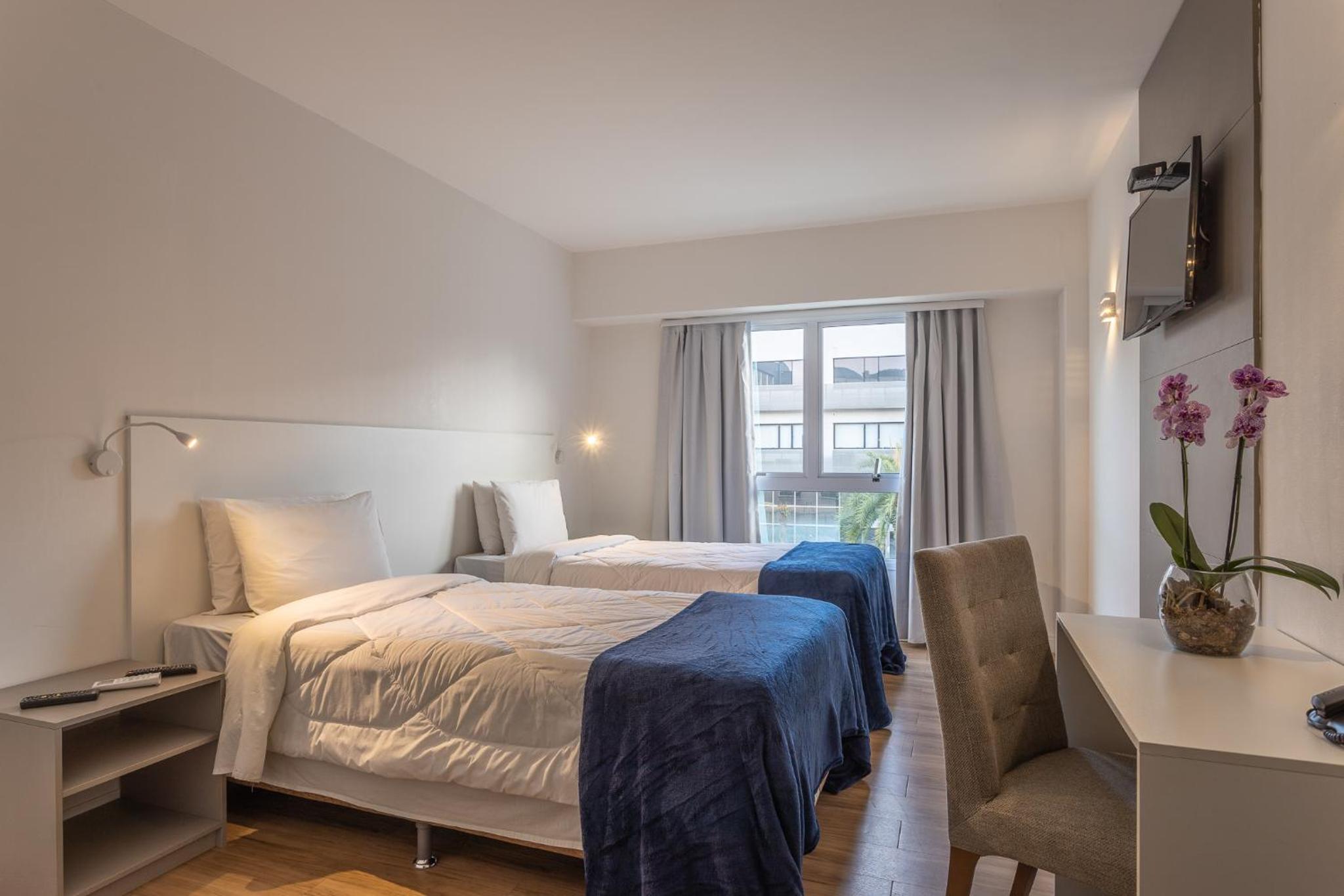 Standard Twin Room - Photo 3
