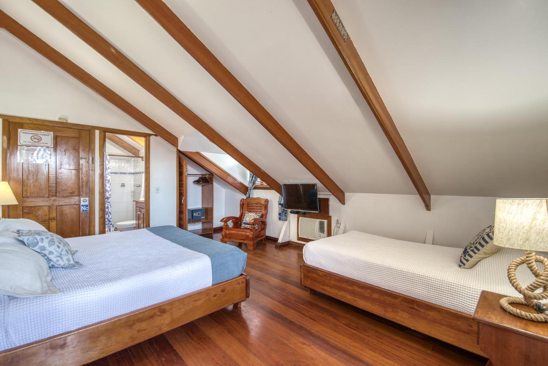 Premium Town Balcony Room with King and Single Bed photo 2