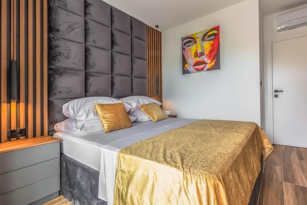 Superior Apartment photo 1