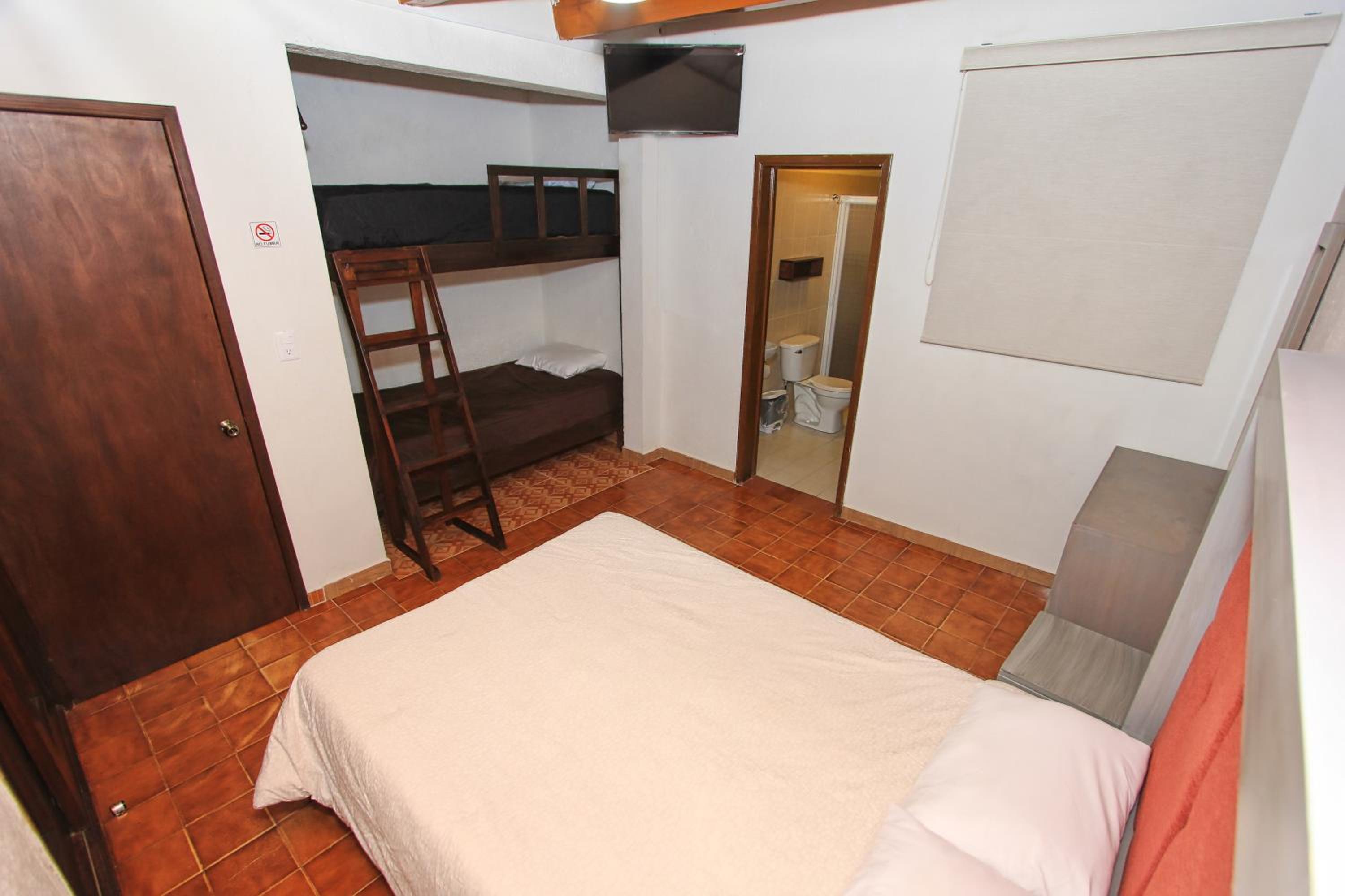 Family Room - Photo 2