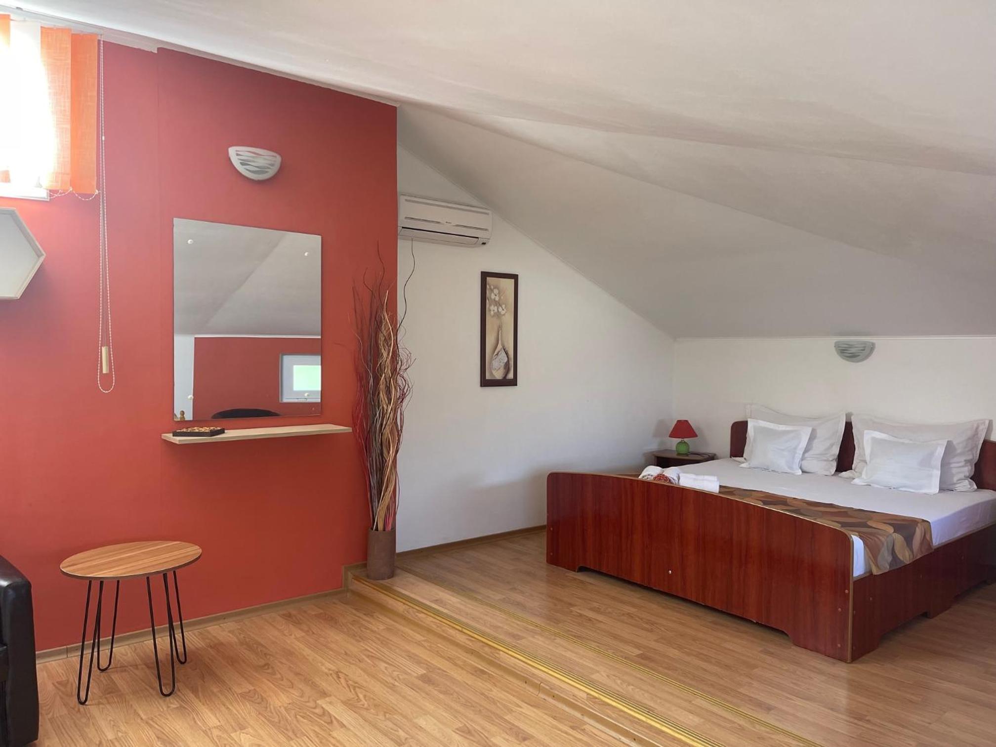 Large Double Room photo 1