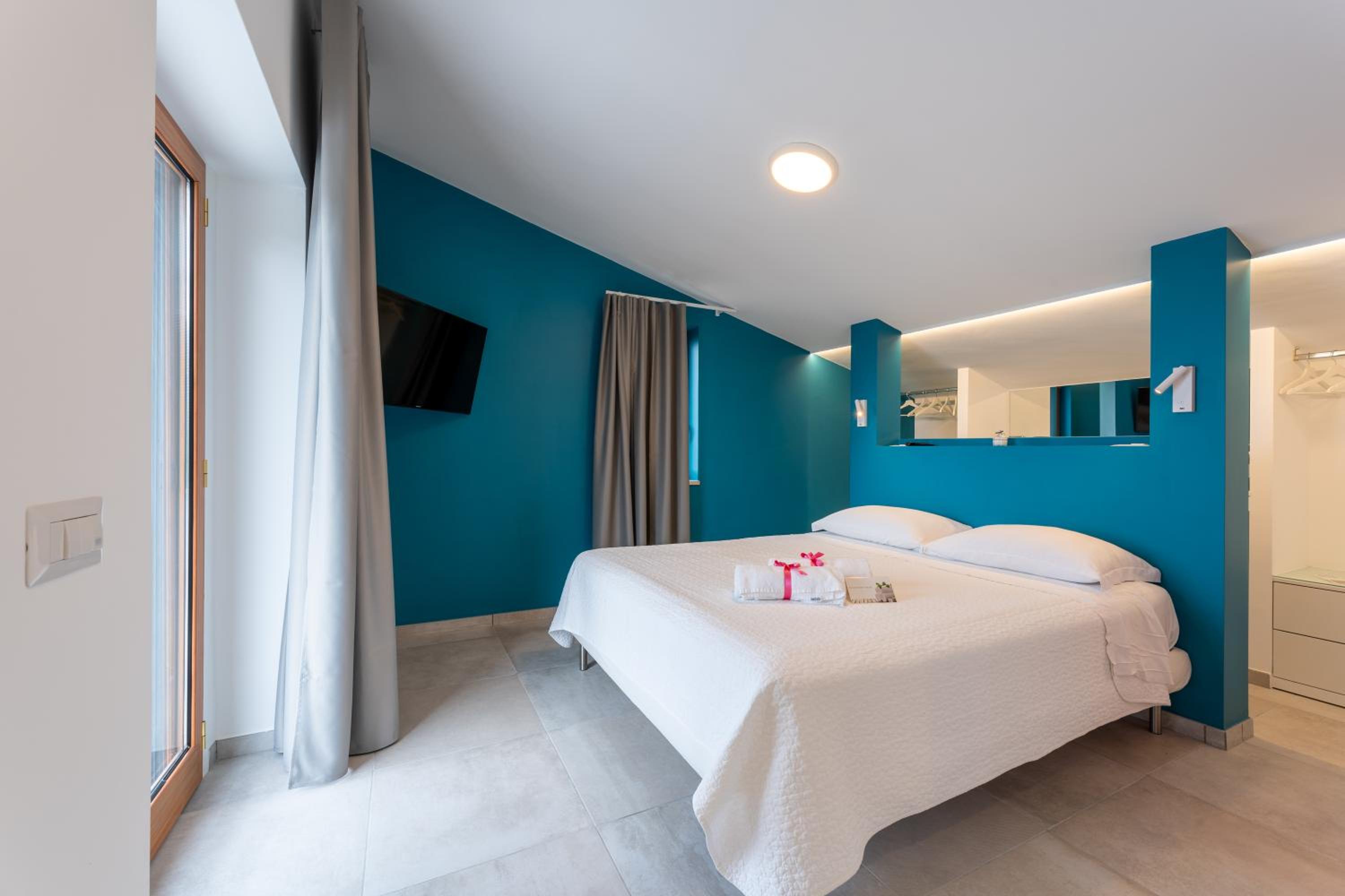 Deluxe Double Room with Balcony and Sea View photo 1