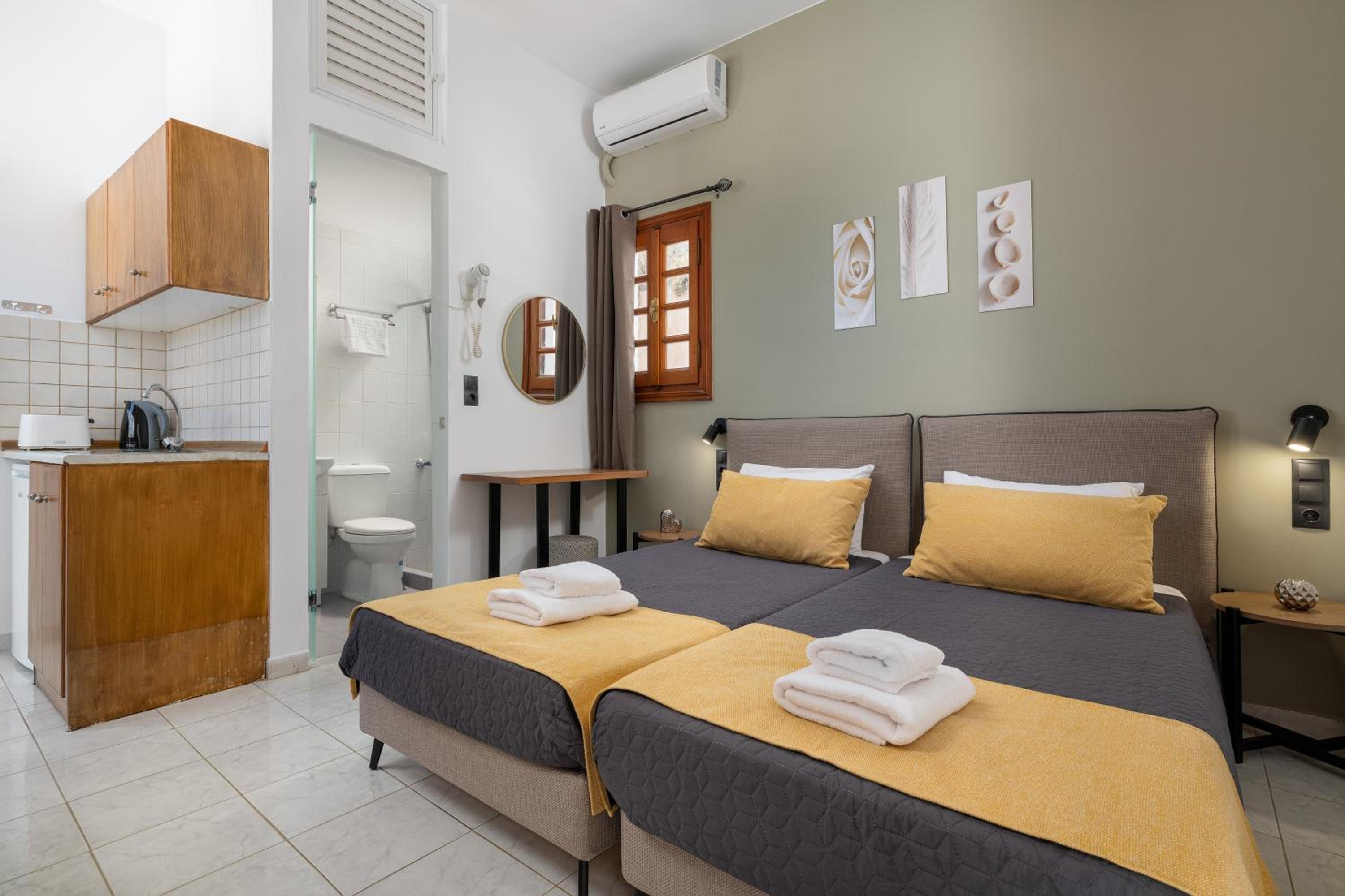 Twin Studio with Balcony