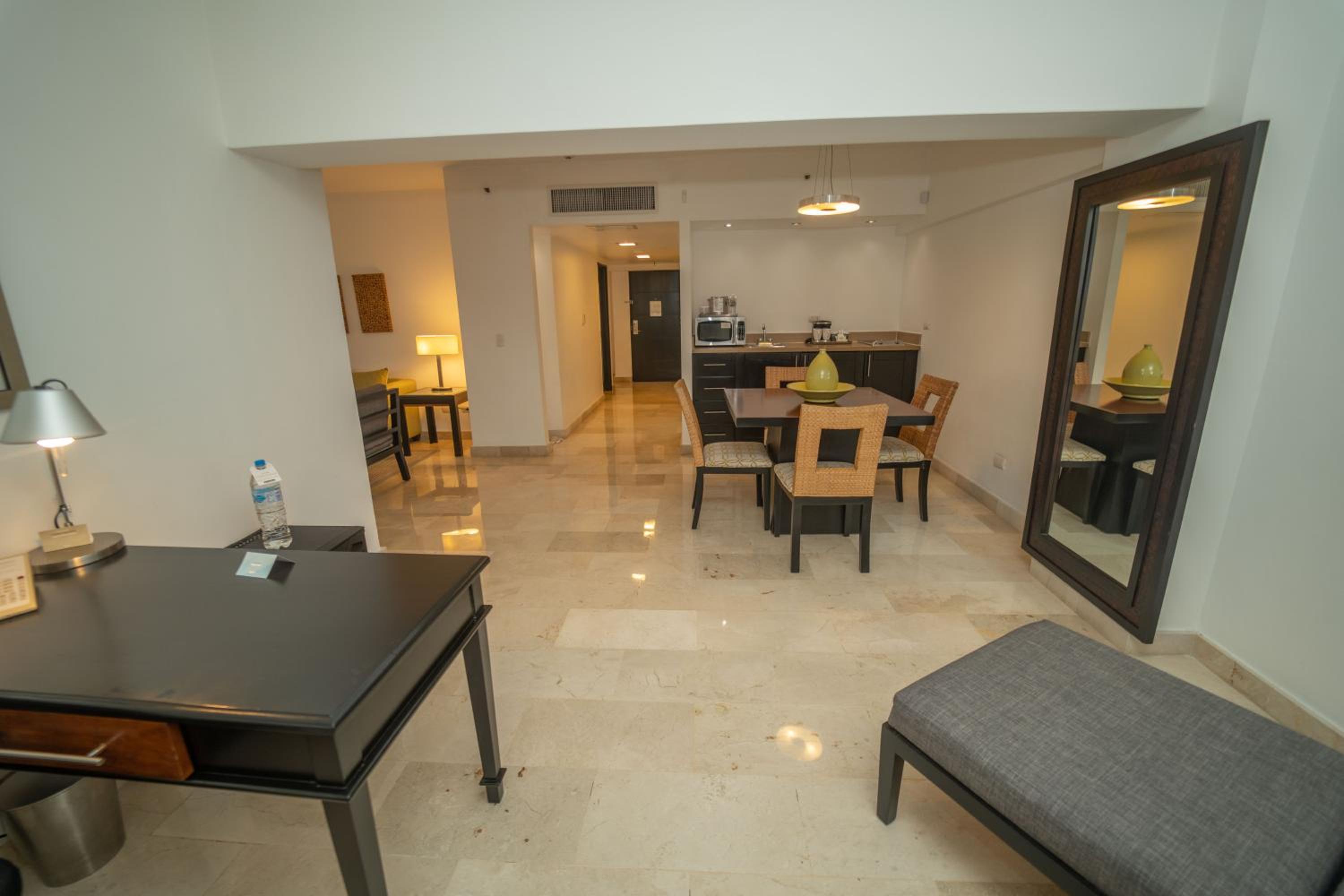 One-Bedroom King Suite with Sofa Bed - Non-Smoking - Photo 14